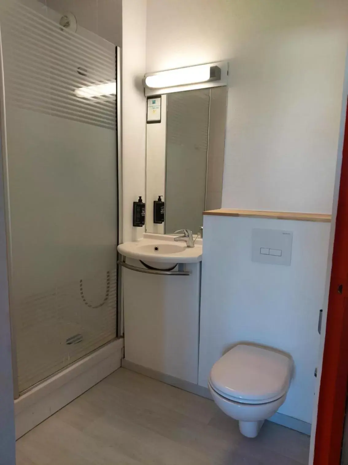 Bathroom in Ibis Budget Agen