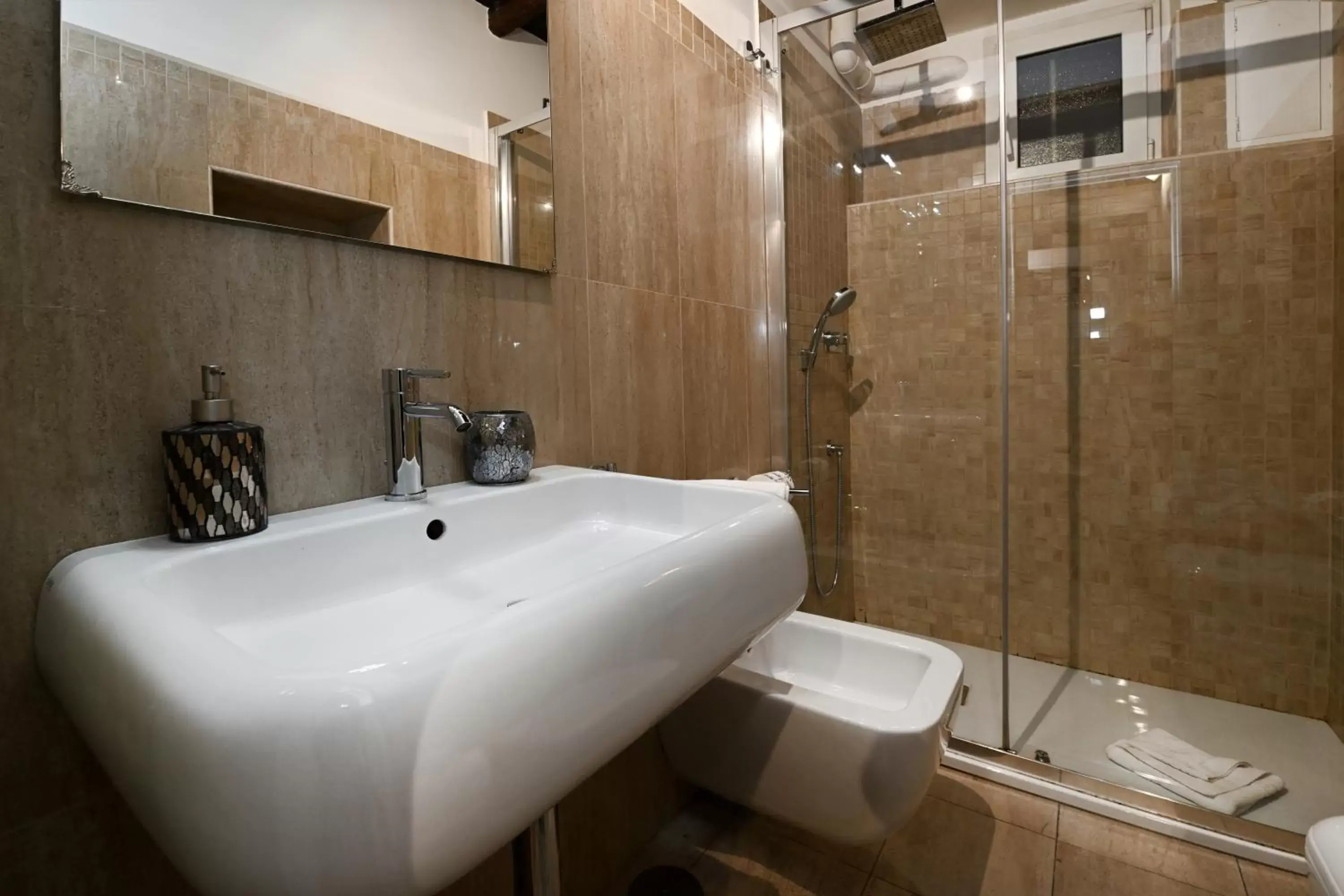 Shower, Bathroom in Residenze Romanae - Vicolo 22