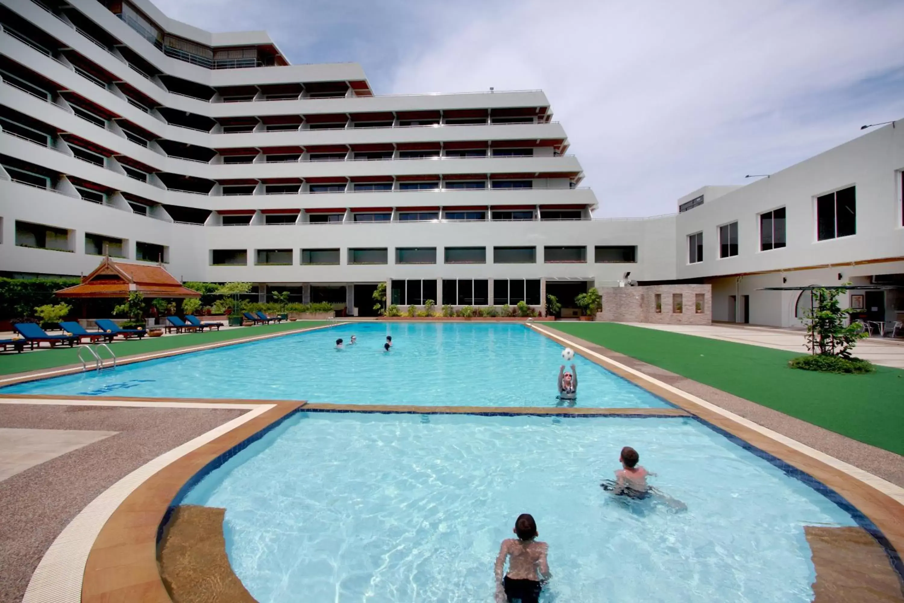 Swimming pool in Patong Resort Hotel - SHA Extra Plus Swimming pool in Patong Resort Hotel - SHA Extra Plus