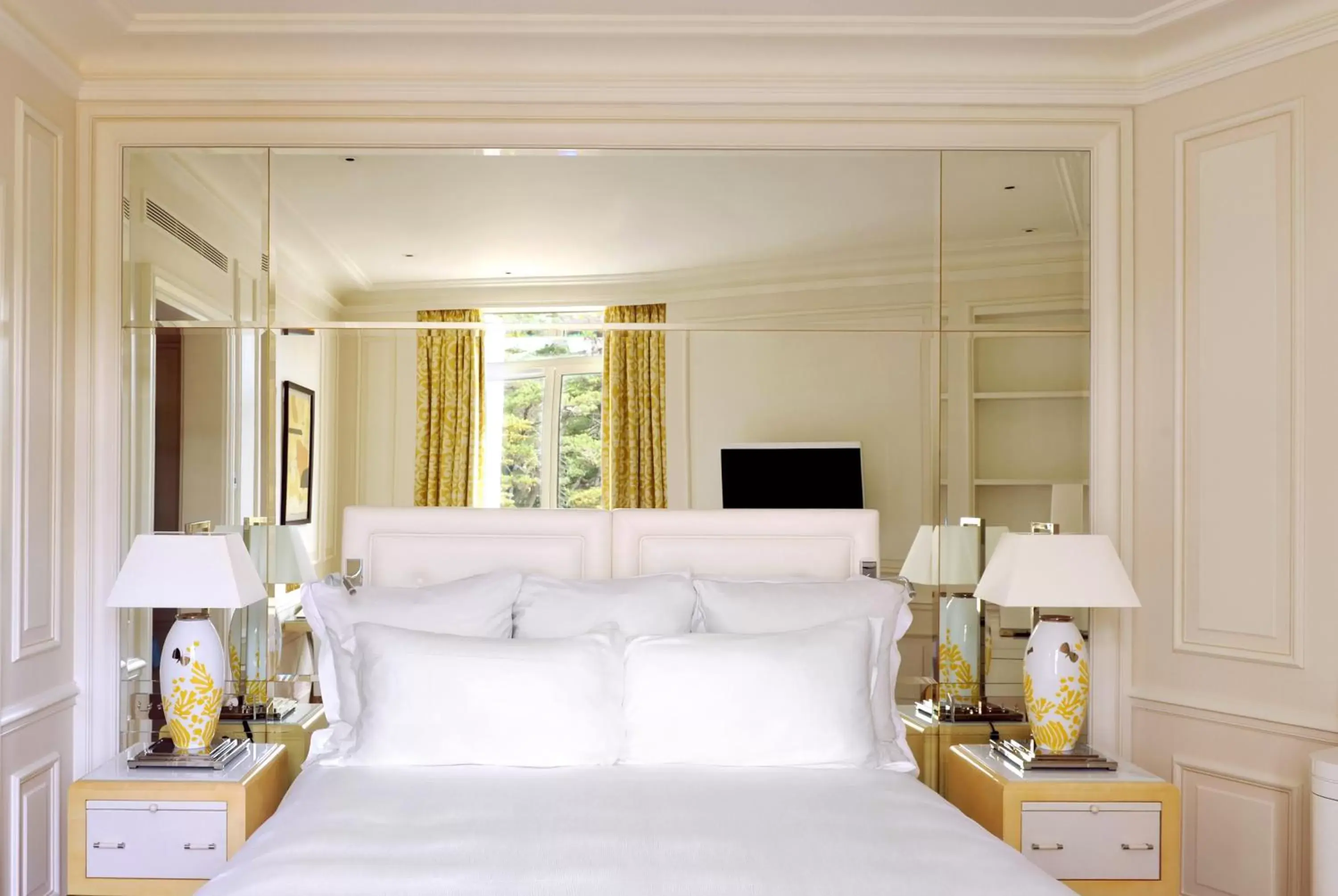 Bedroom, Seating Area in Grand-Hôtel du Cap-Ferrat, A Four Seasons Hotel