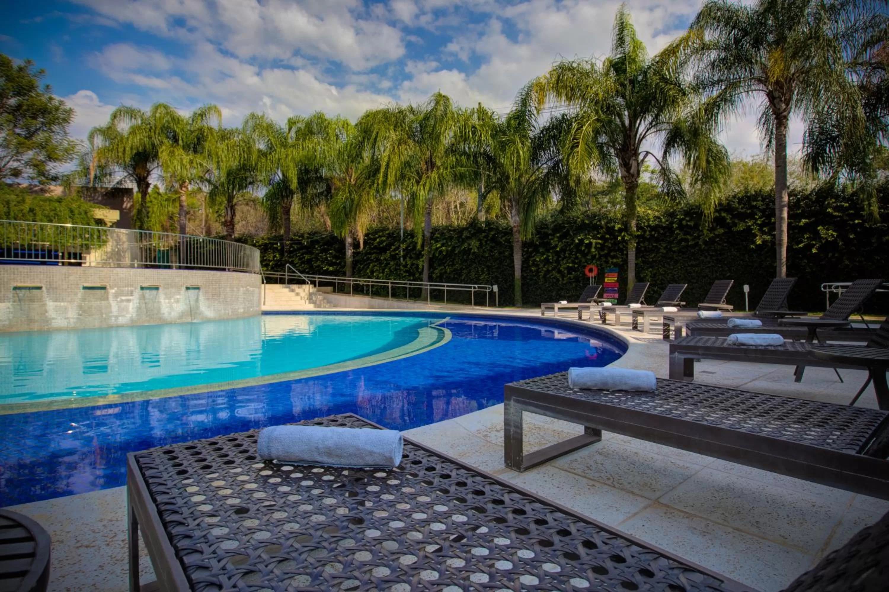 Swimming pool in Viale Cataratas Hotel & Eventos