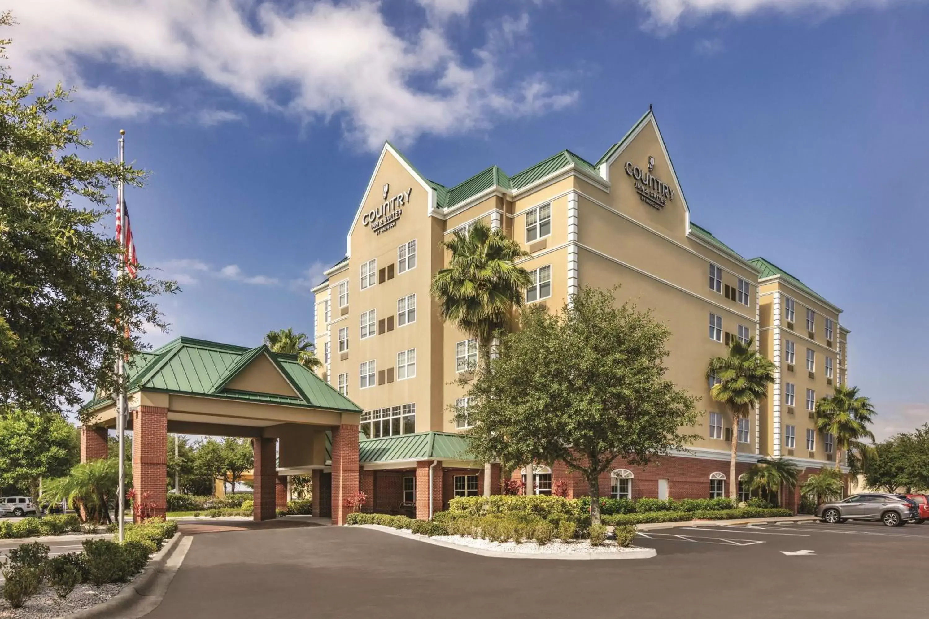 Property Building in Country Inn & Suites by Radisson, Tampa/Brandon, FL