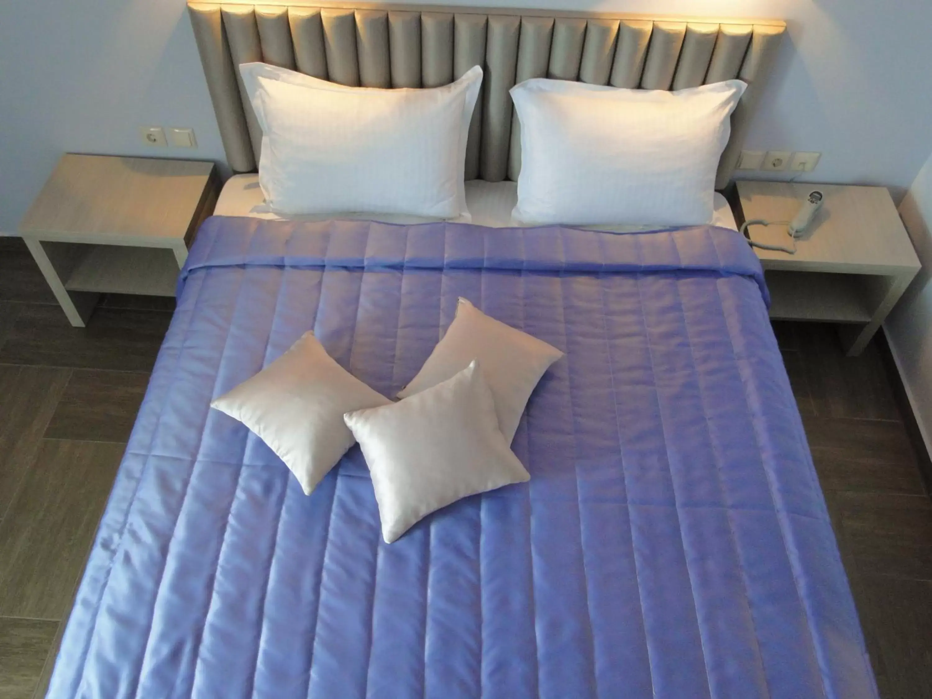 Bed in Hotel Olympos