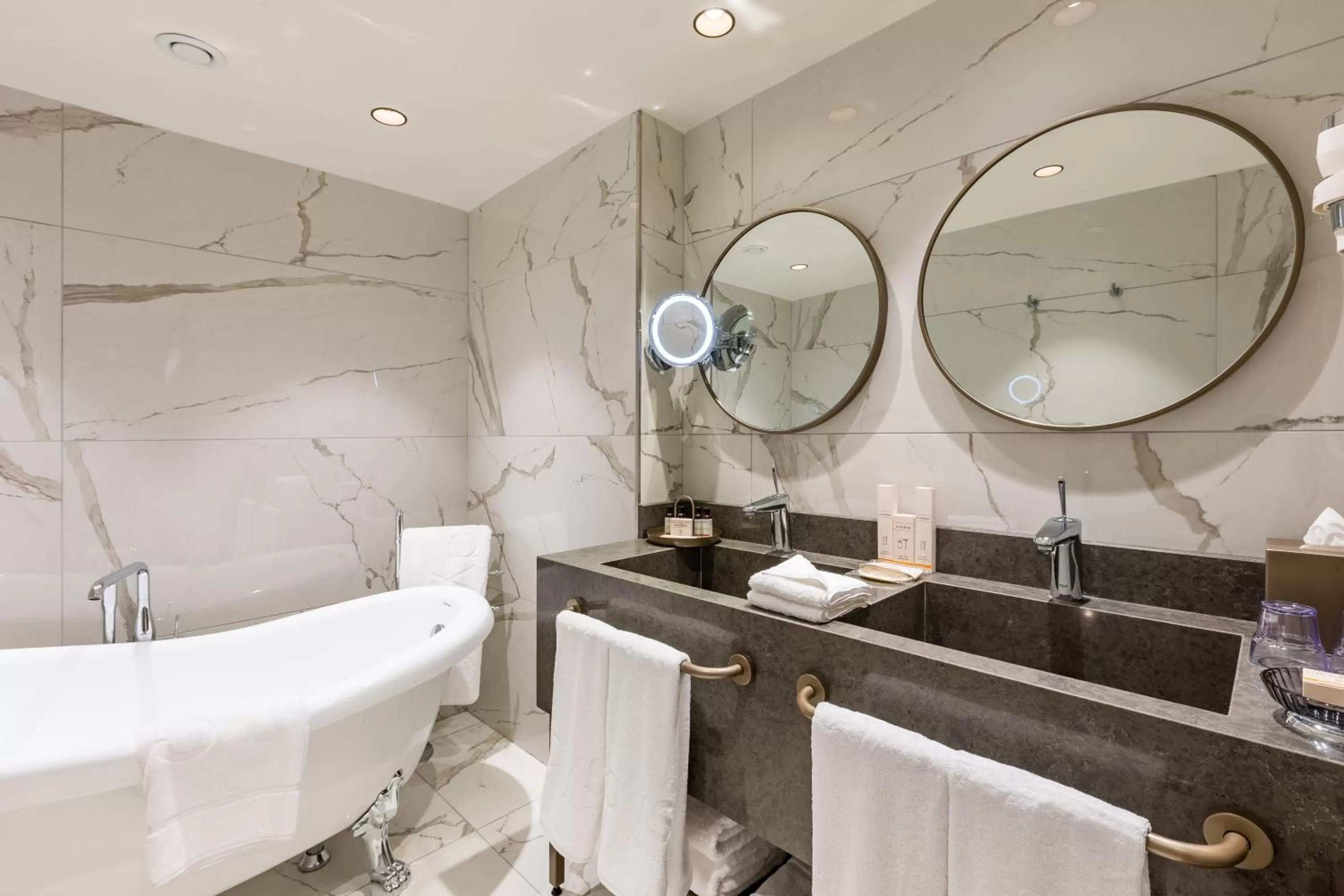 Bathroom in Stayso The House Hotel