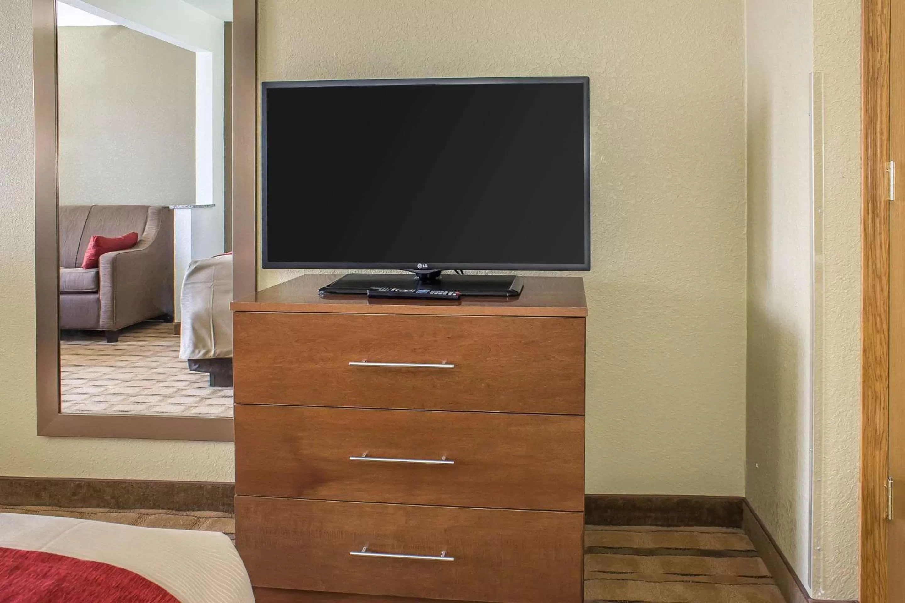 Photo of the whole room in Comfort Inn & Suites Cedar Rapids North - Collins Road