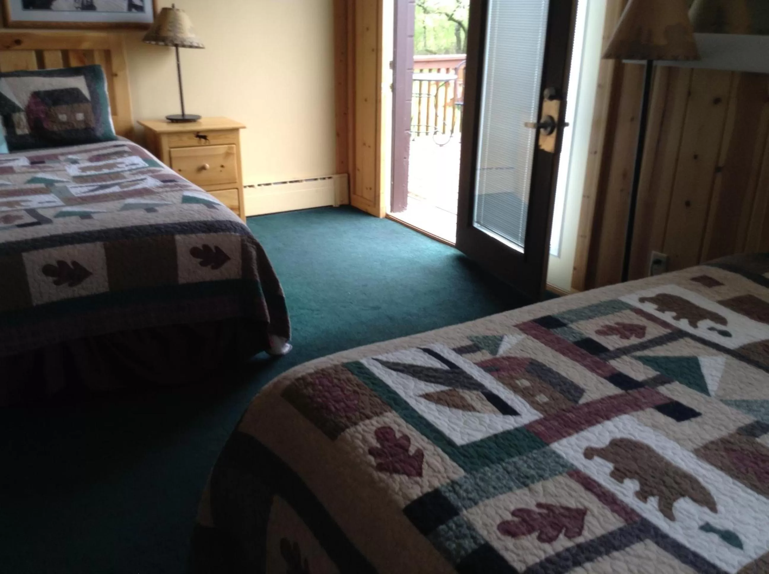 Bedroom, Bed in Willard Munger Inn
