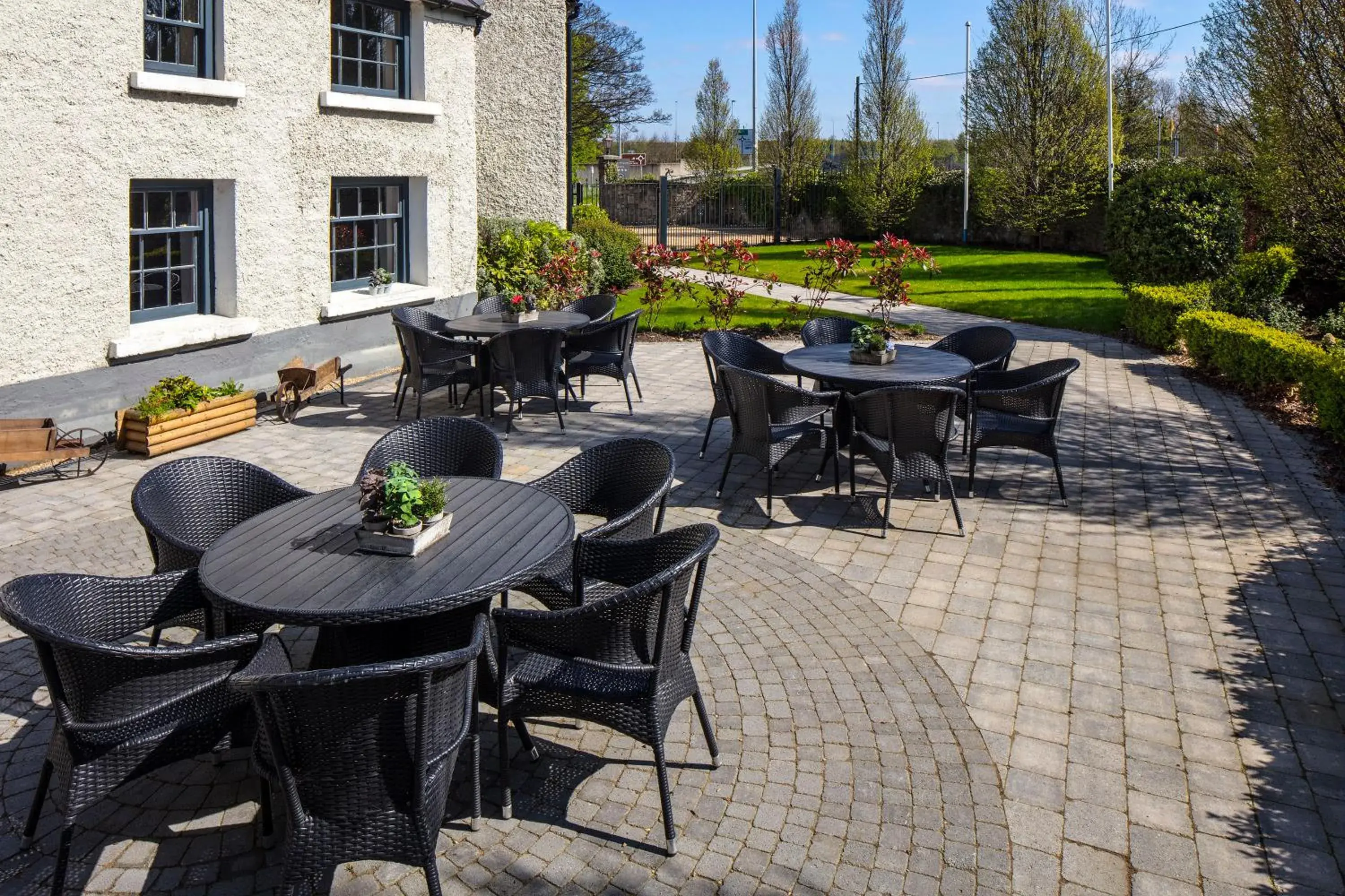 Garden, Restaurant/Places to Eat in The Address Citywest (formerly Kingswood Hotel)