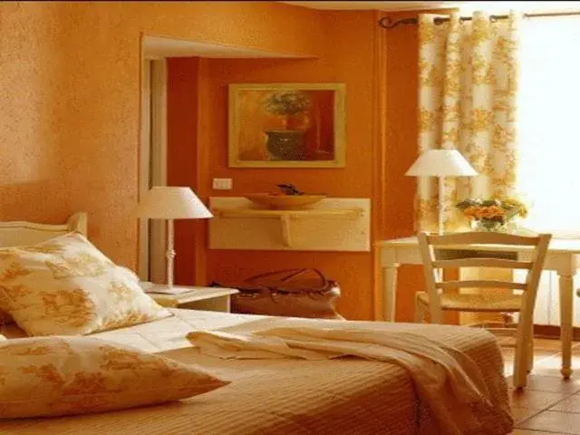 Photo of the whole room, Bed in Hôtel Bonaparte