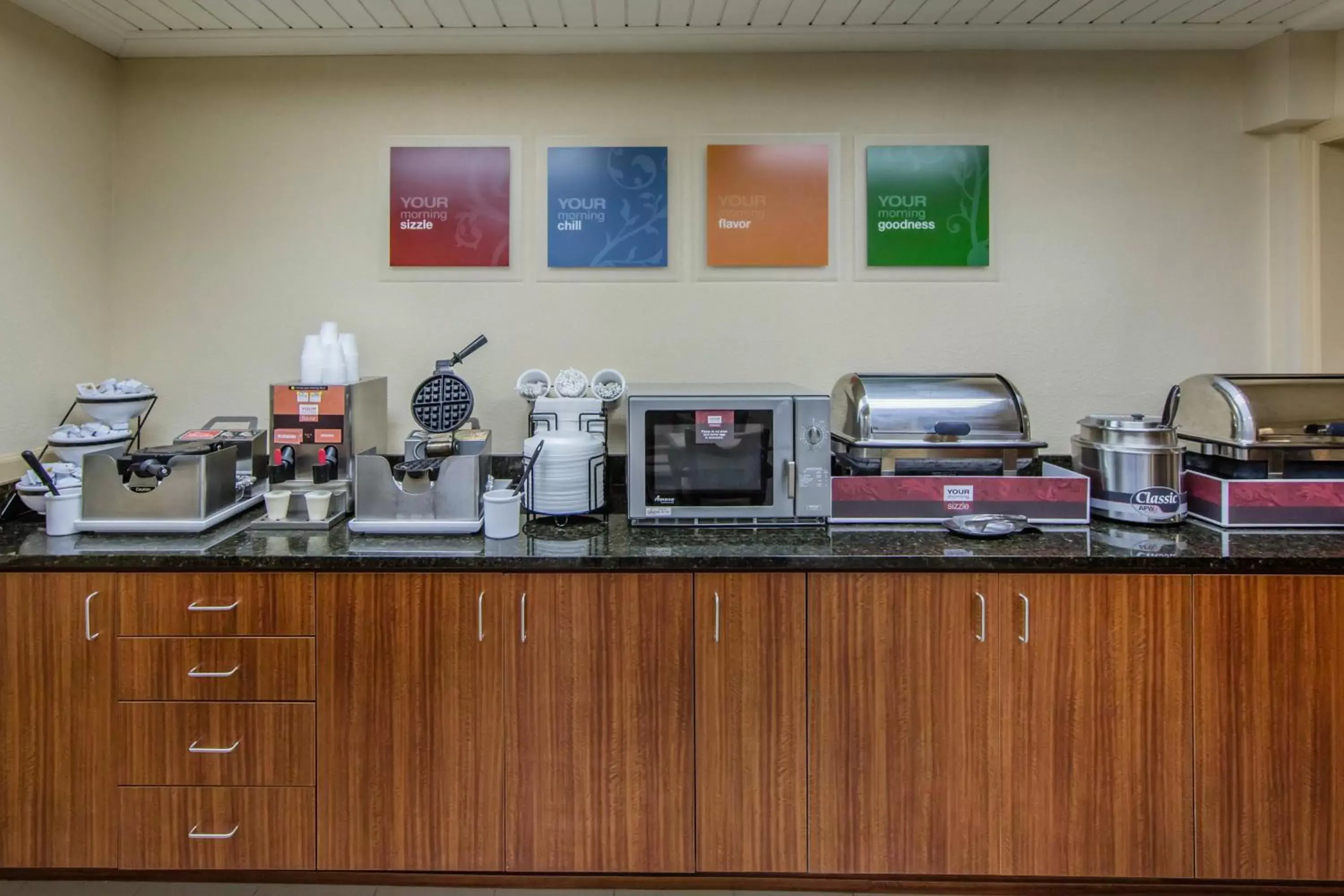 Coffee/tea facilities in The Inn at Apple Valley, Ascend Hotel Collection