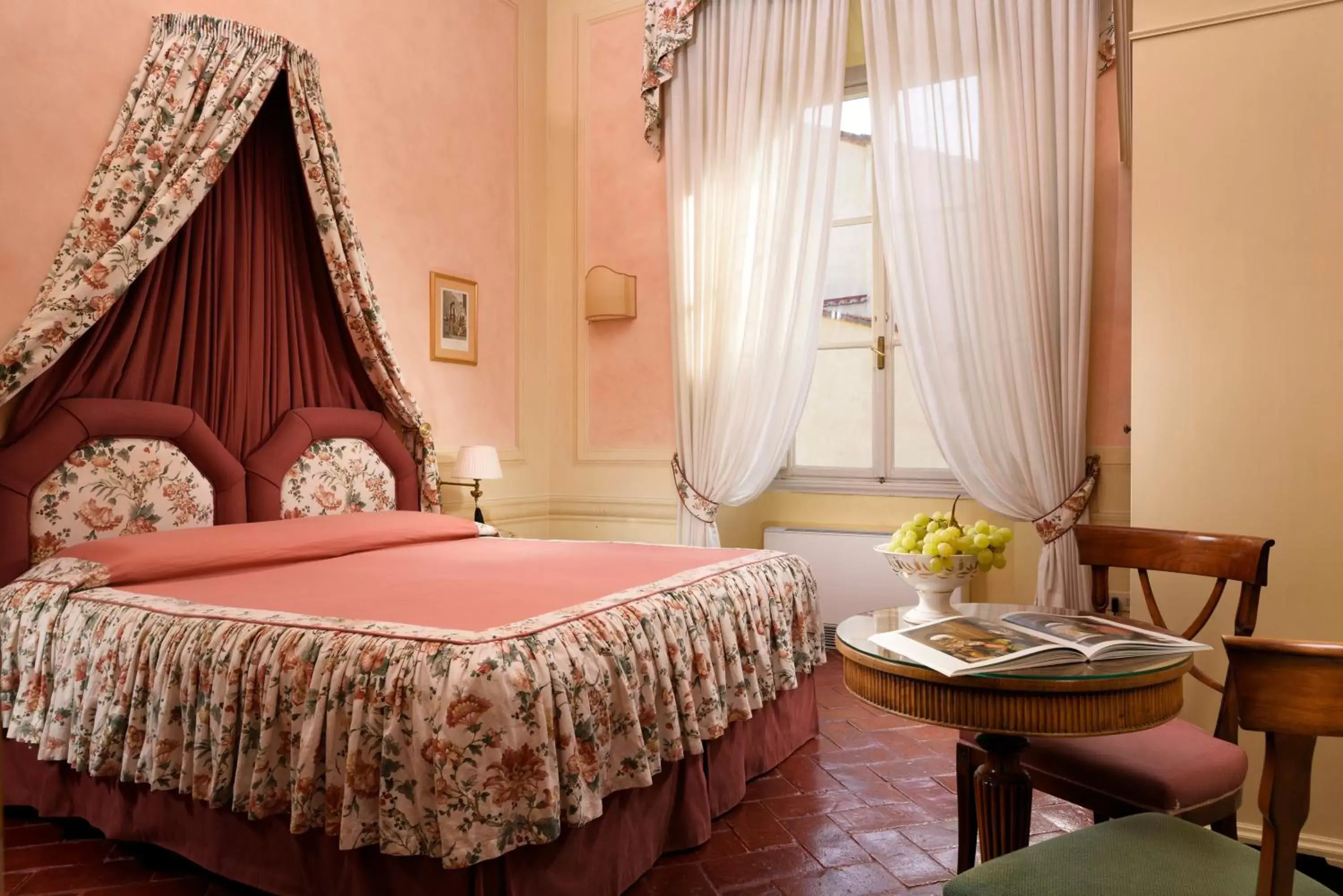 Photo of the whole room, Bed in Palazzo Niccolini al Duomo