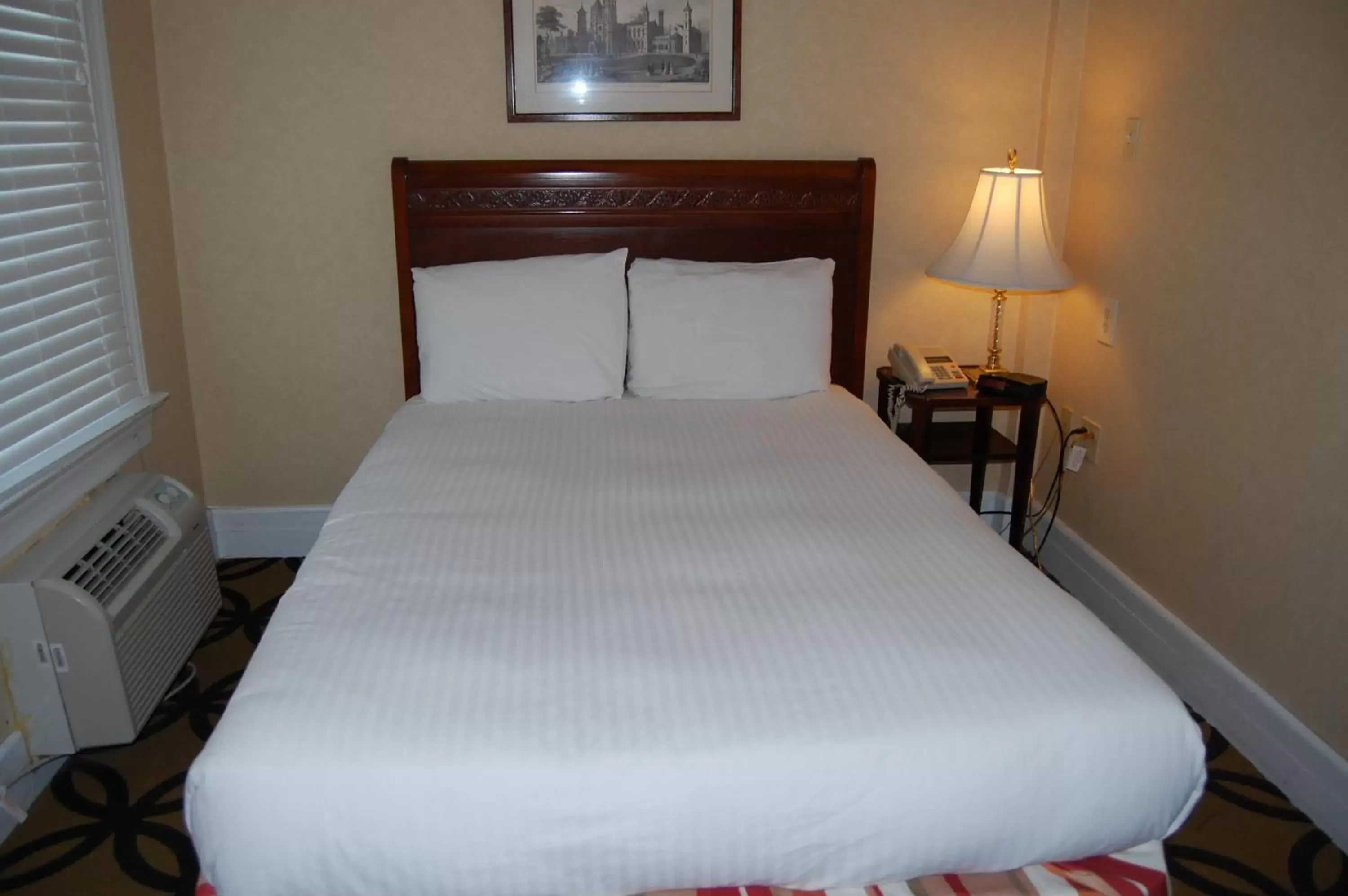 Bed in Windsor Inn Hotel