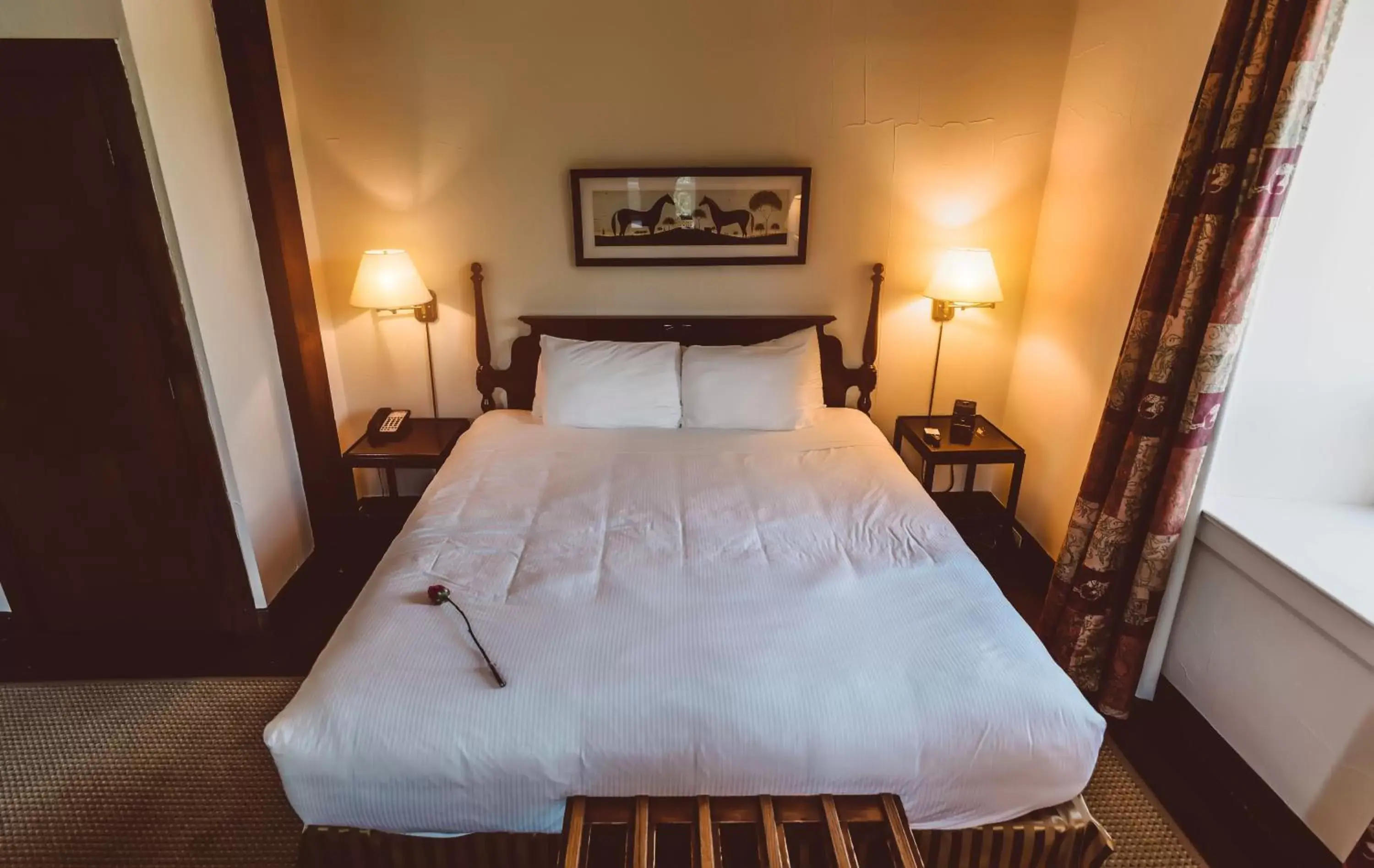 Bed in Millcroft Inn & Spa