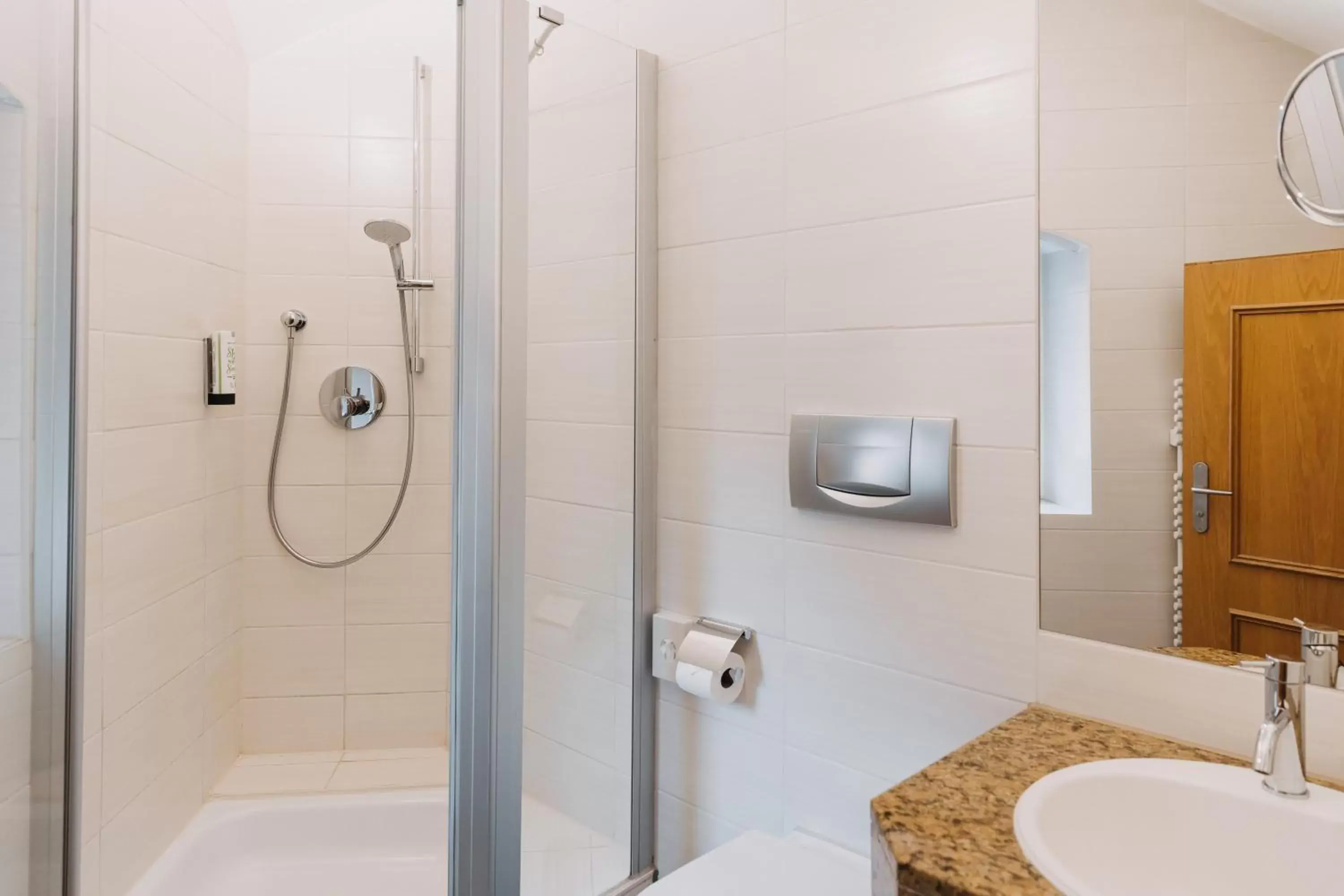 Shower, Bathroom in Altstadthotel Arch