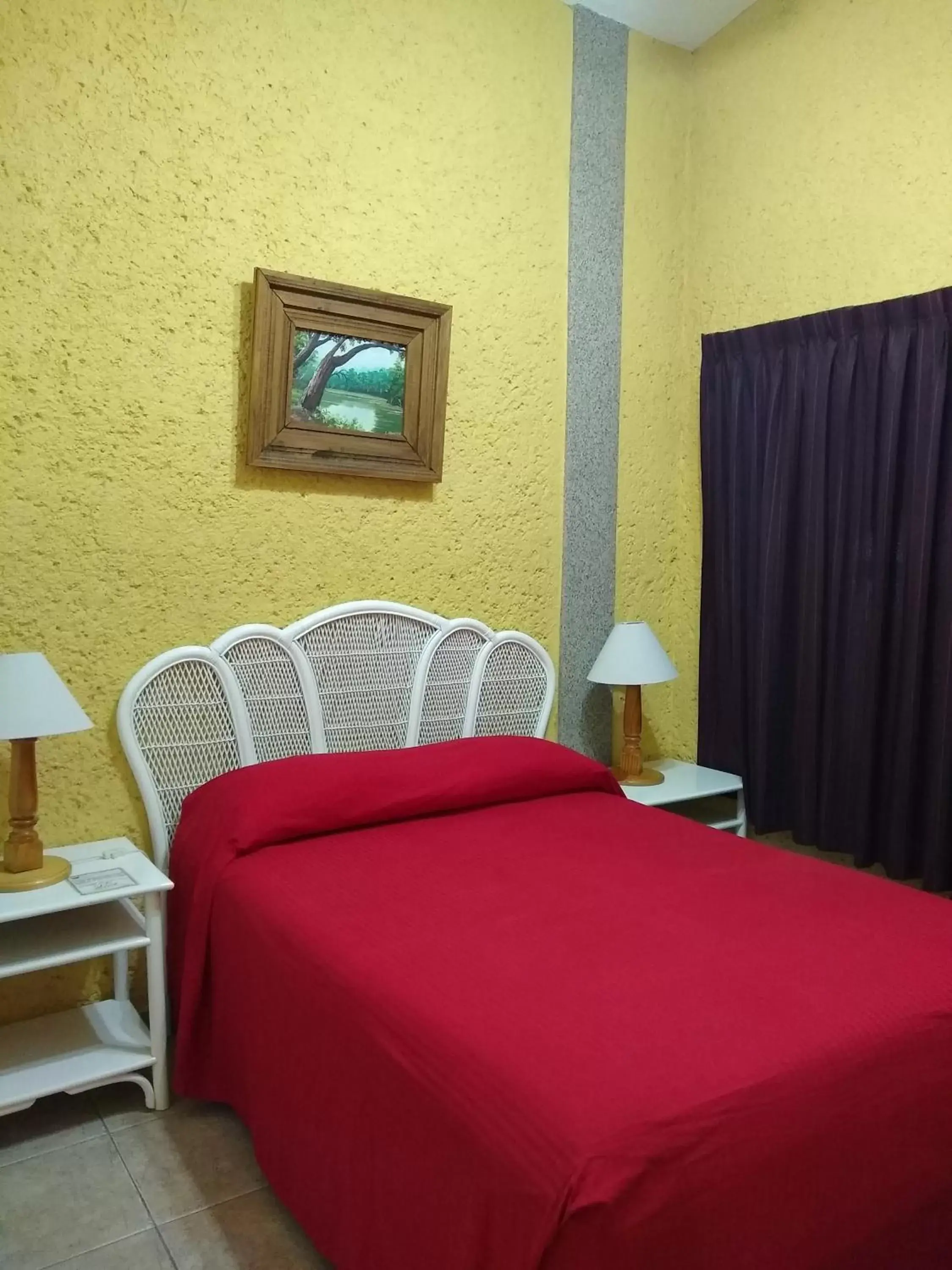 Bed in Hotel Villa Monarca Inn