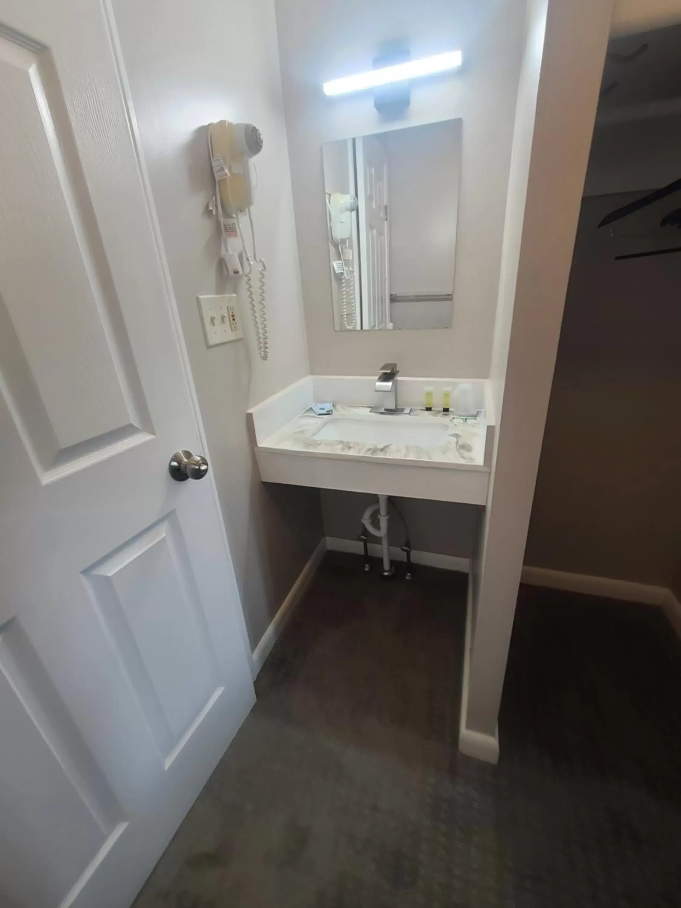 Bathroom in Lake Shore Farm Inn