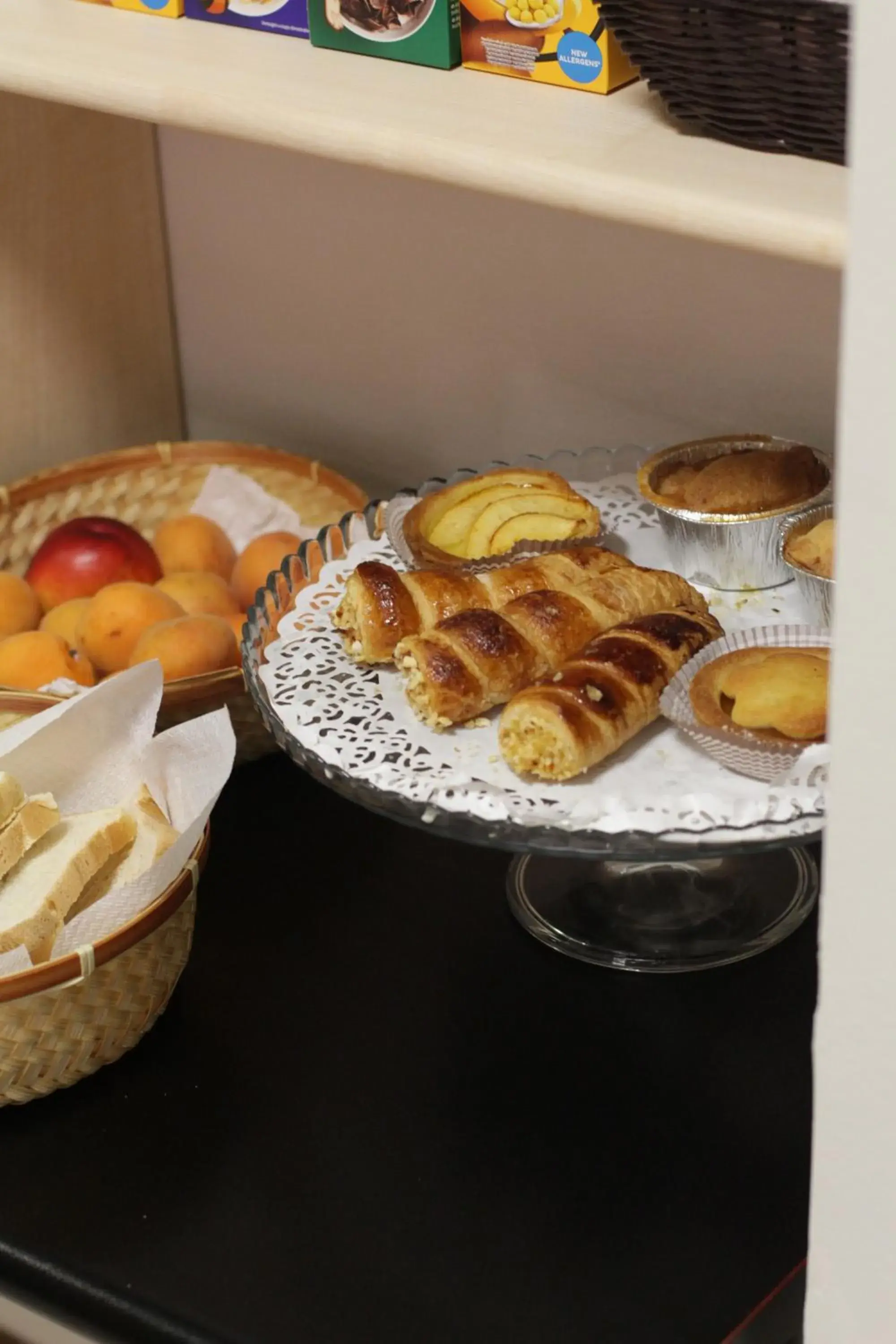 Breakfast, Food in Hotel Croce Di Malta