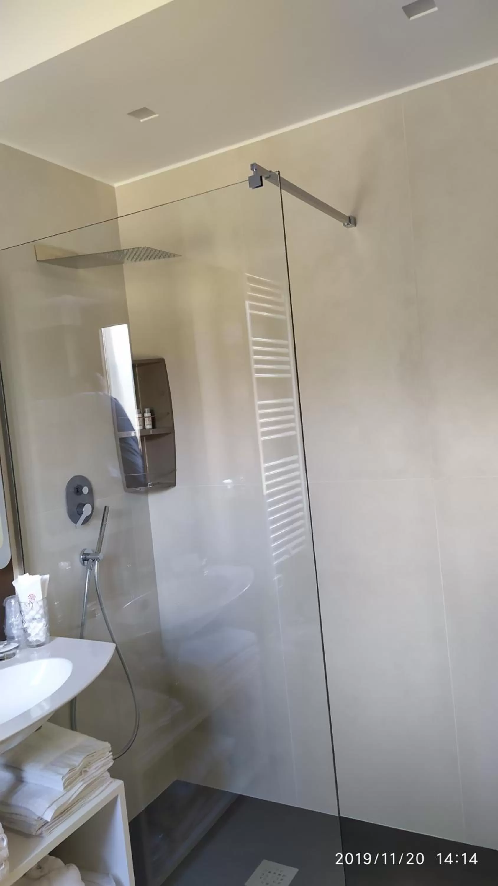 Shower in B&B La Stazione