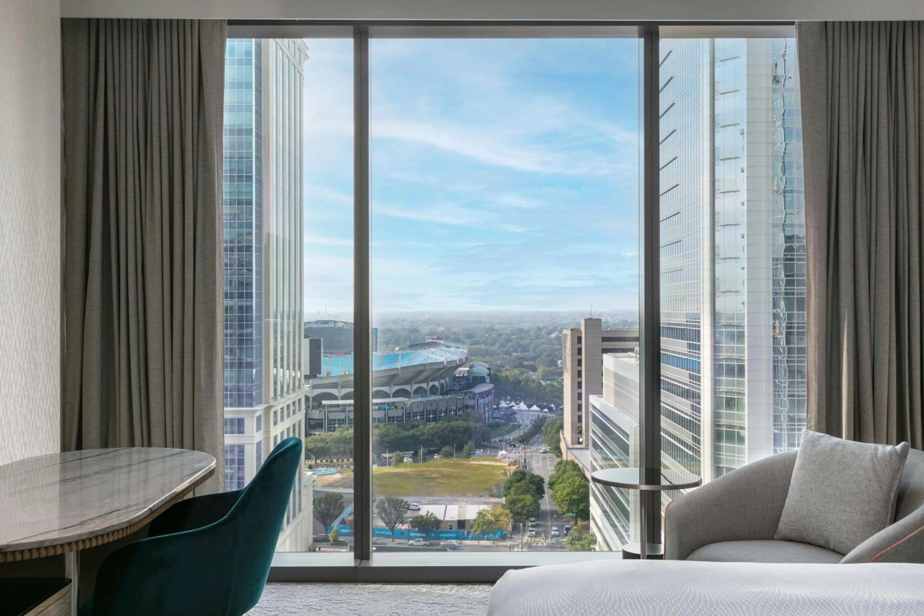 King Room with Adapted Tub - Mobility Accessible/High Floor in JW Marriott Charlotte