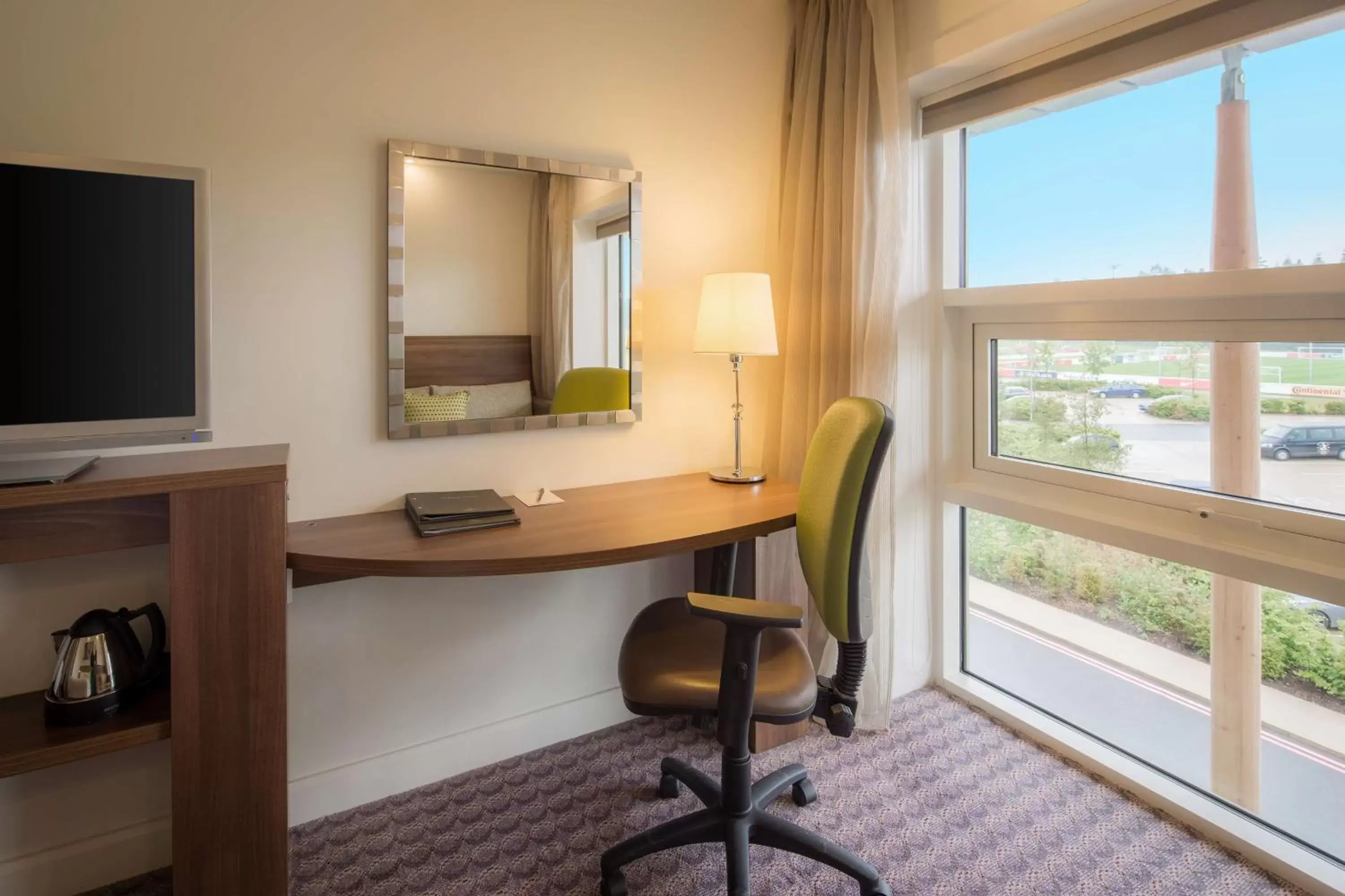 Bed, TV/Entertainment Center in Hilton At St Georges Park