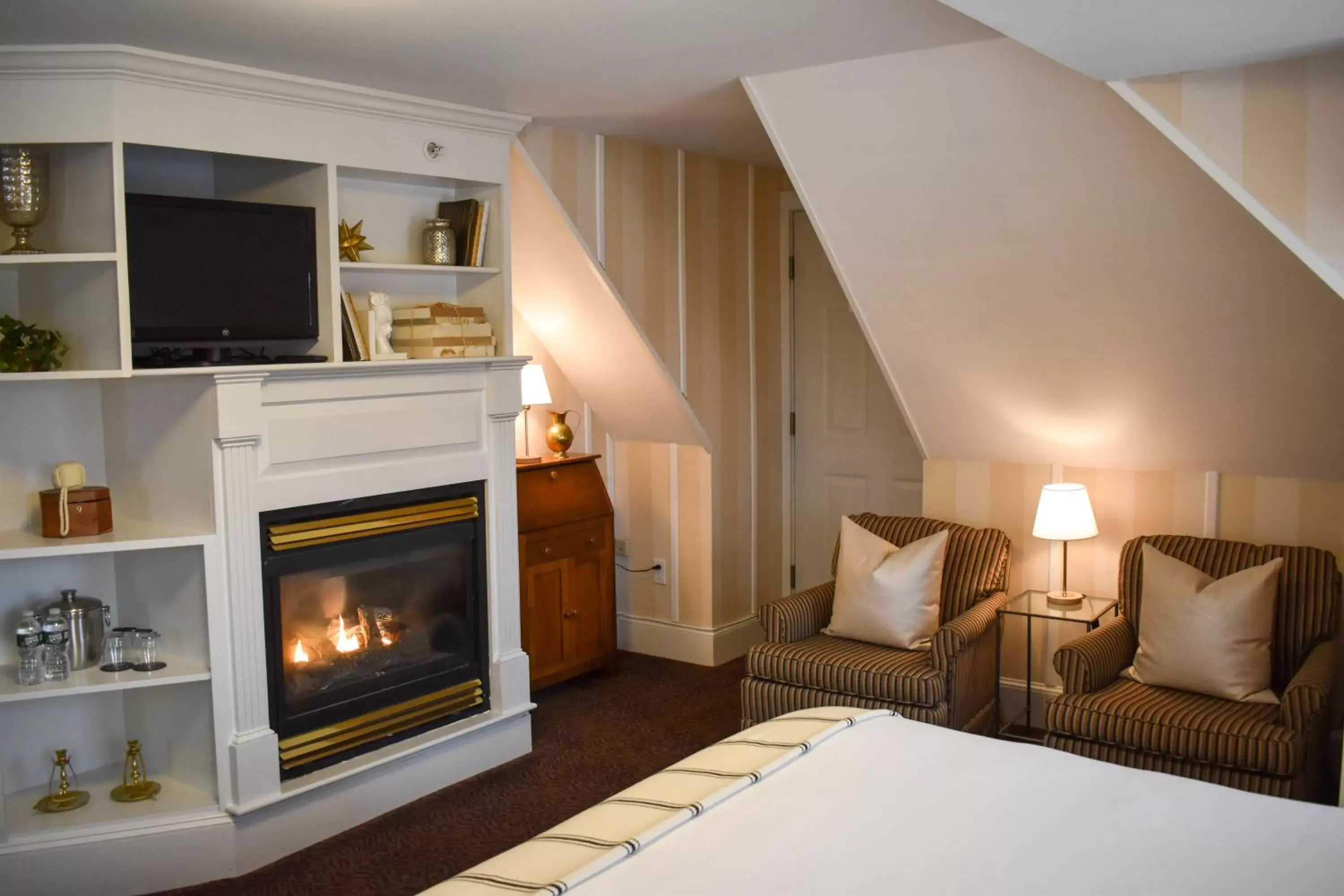 Photo of the whole room, TV/Entertainment Center in Kennebunkport Inn