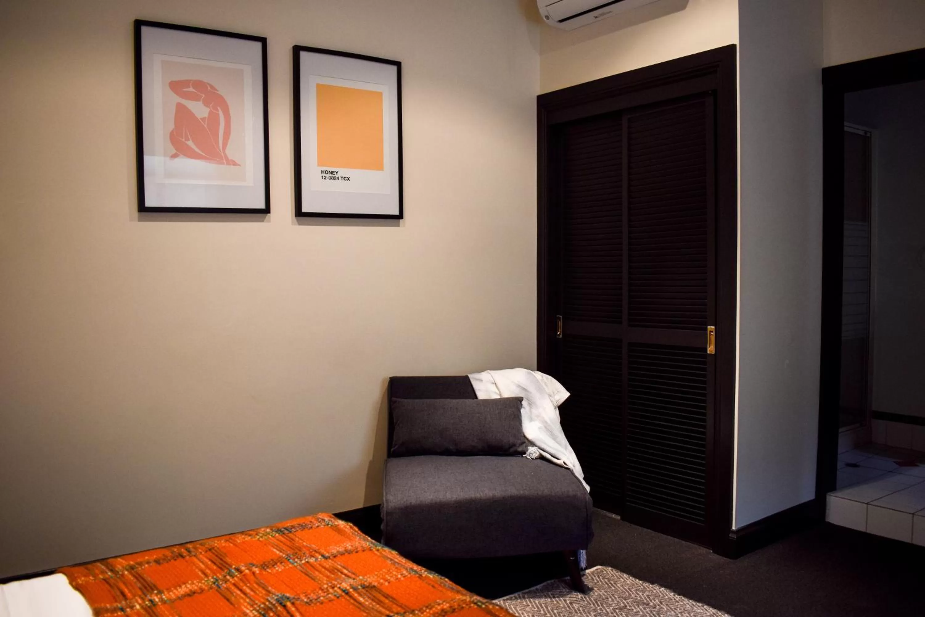 Bed in The Sherwood Hotel