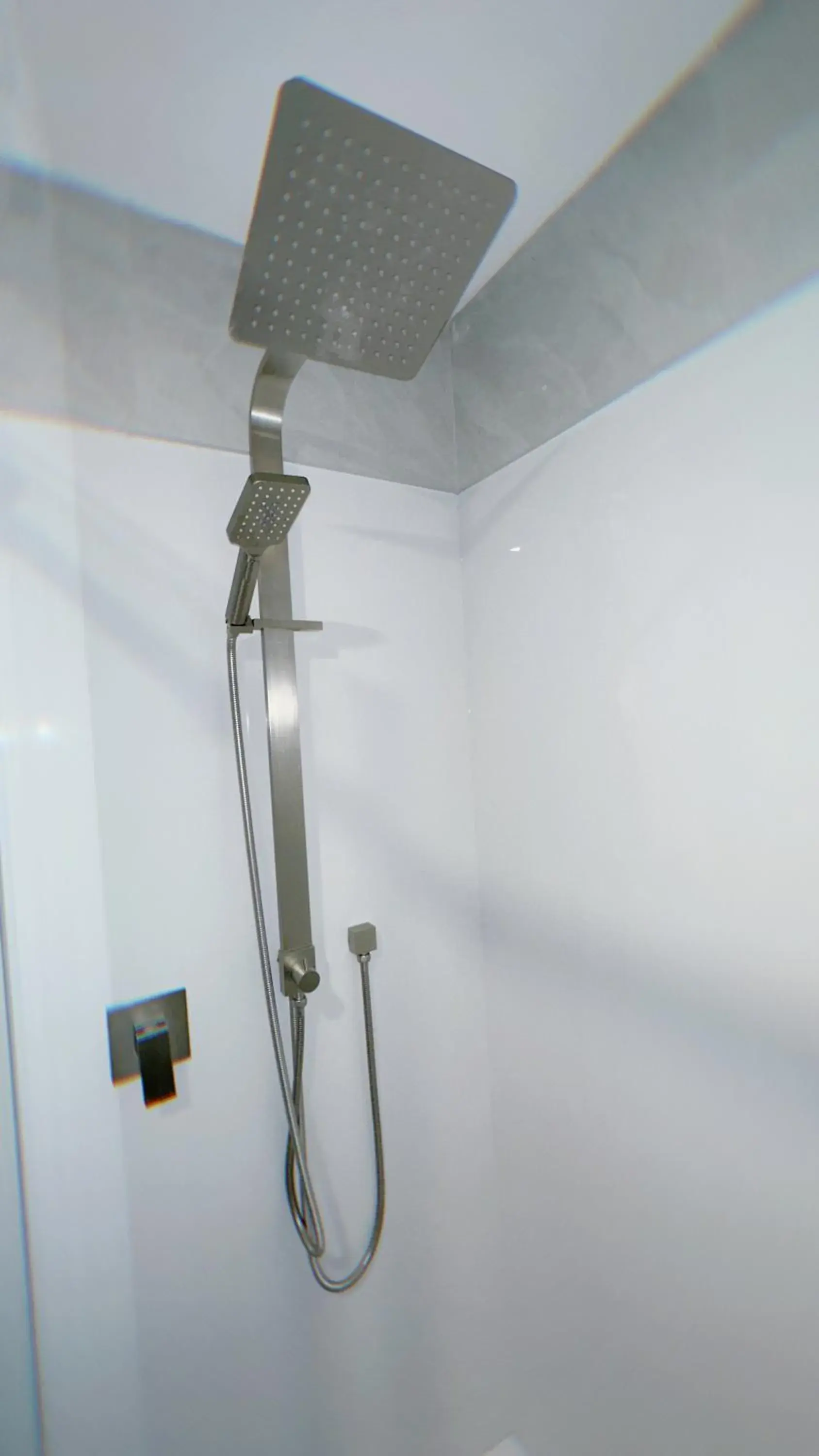 Shower, Bathroom in Brylin Motel