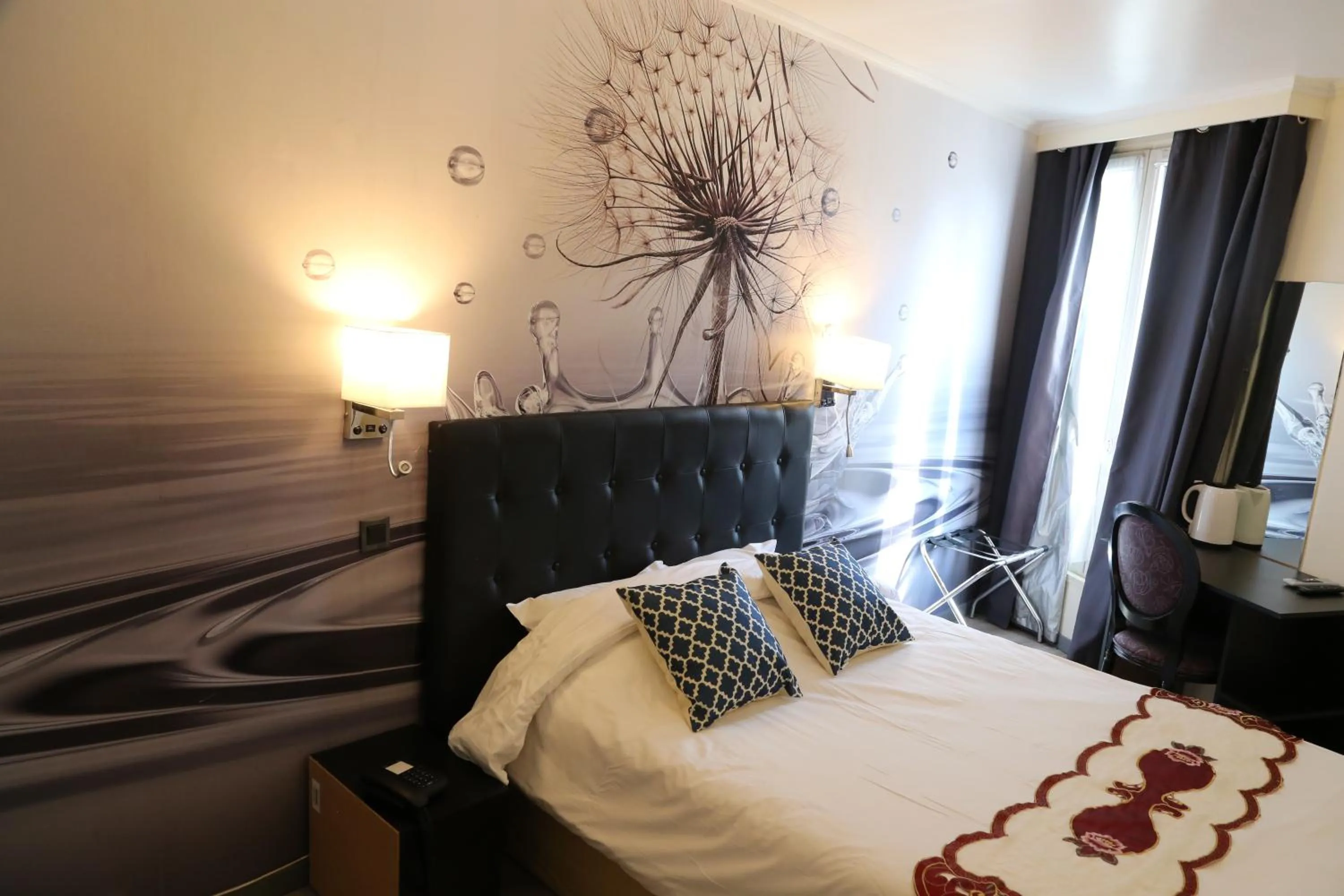 Bedroom, Bed in Hôtel Princesse Isabelle