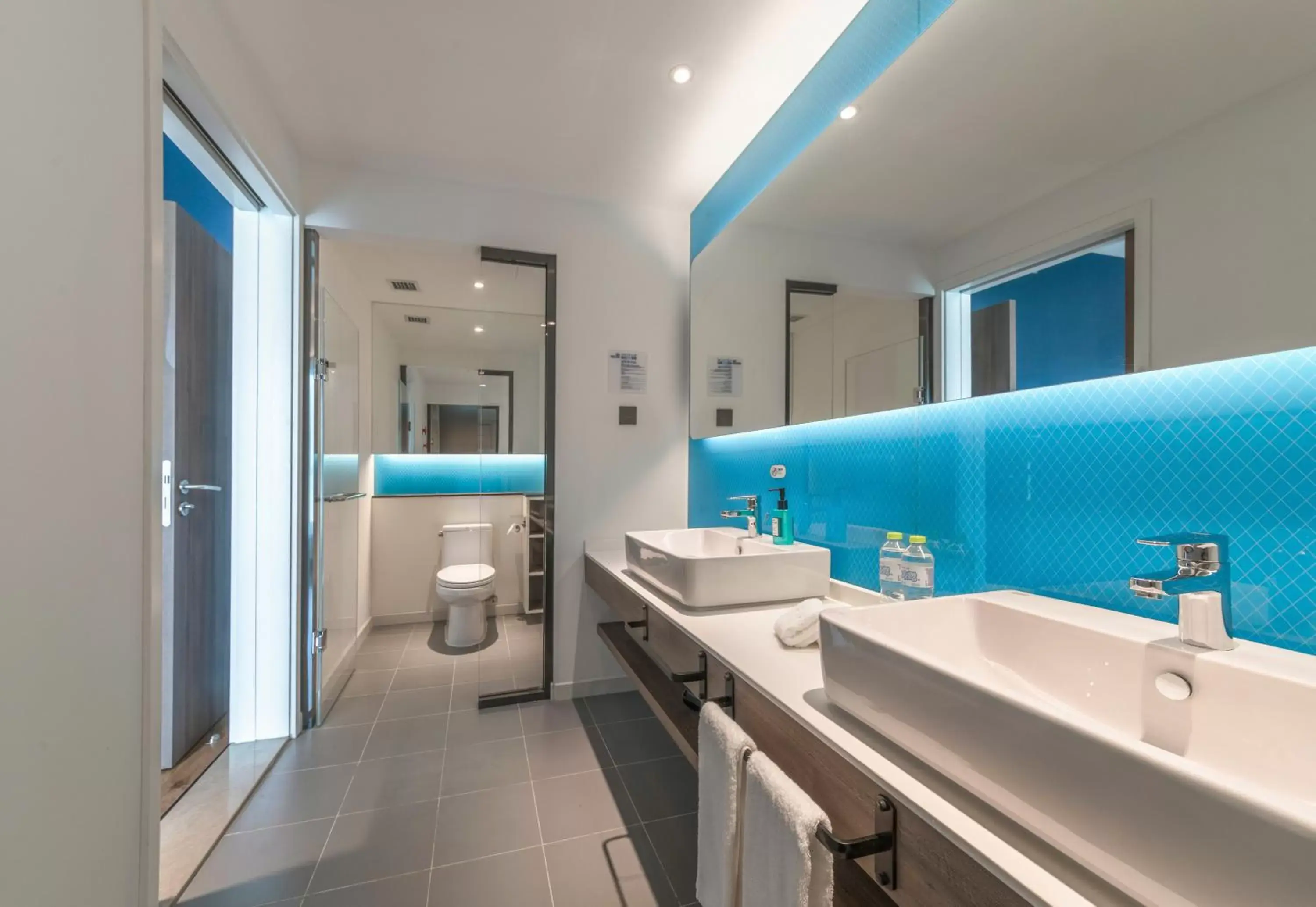 Photo of the whole room in Holiday Inn Express Qingdao Chengyang Central by IHG Photo of the whole room in Holiday Inn Express Qingdao Chengyang Central by IHG