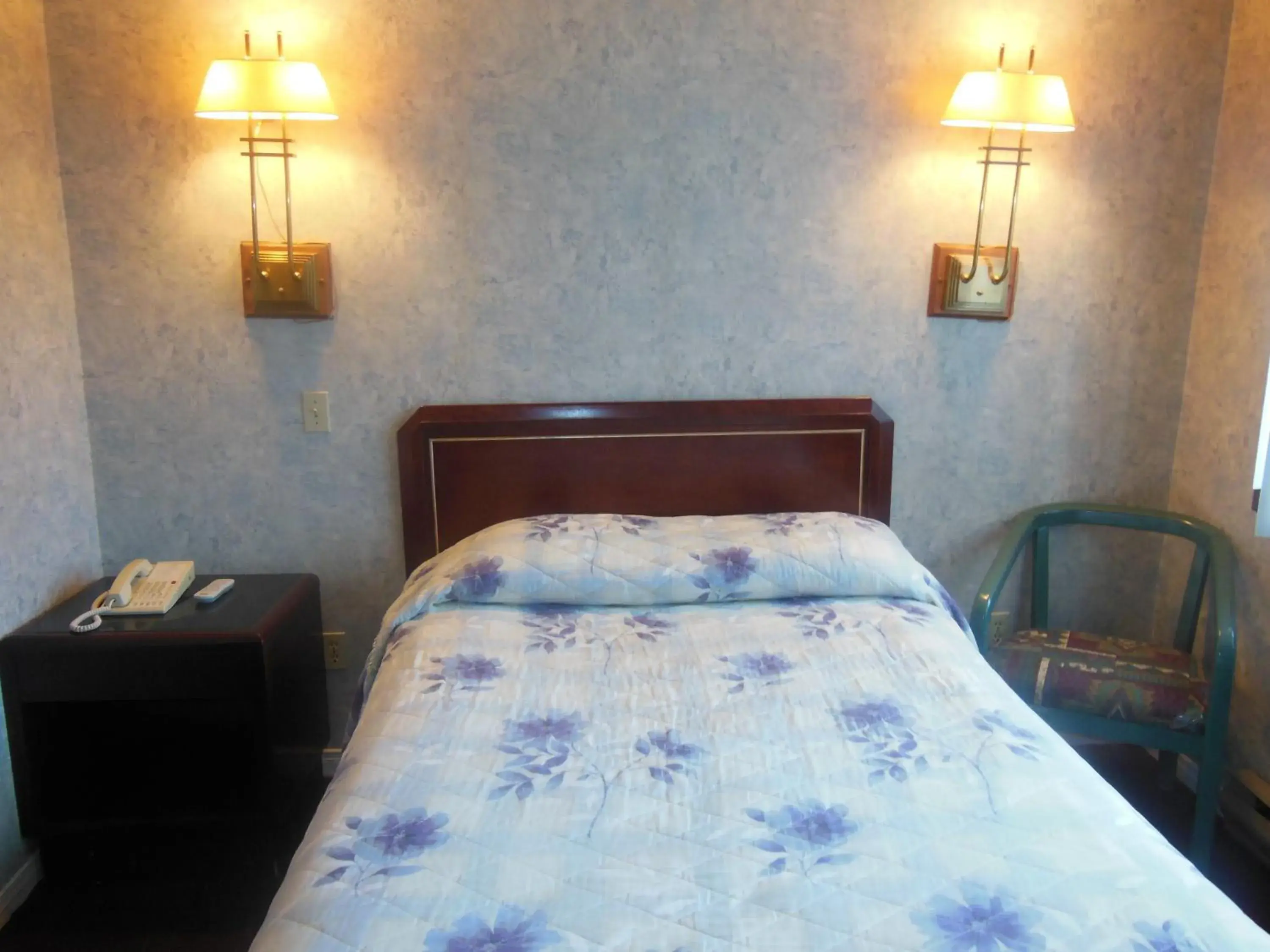 Bed in Motel Le Paysan