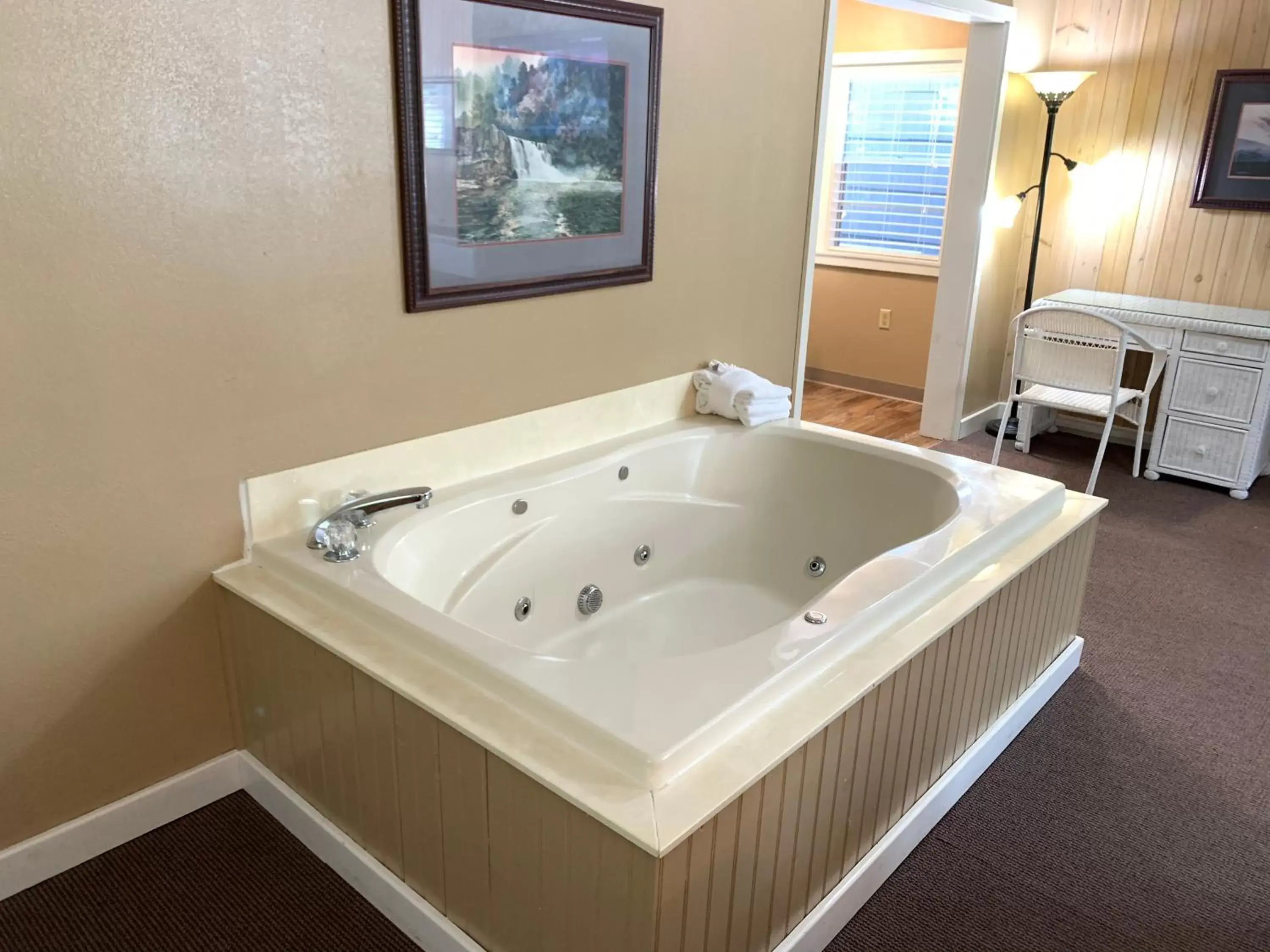 Bathroom in Carr's Northside Hotel and Cottages