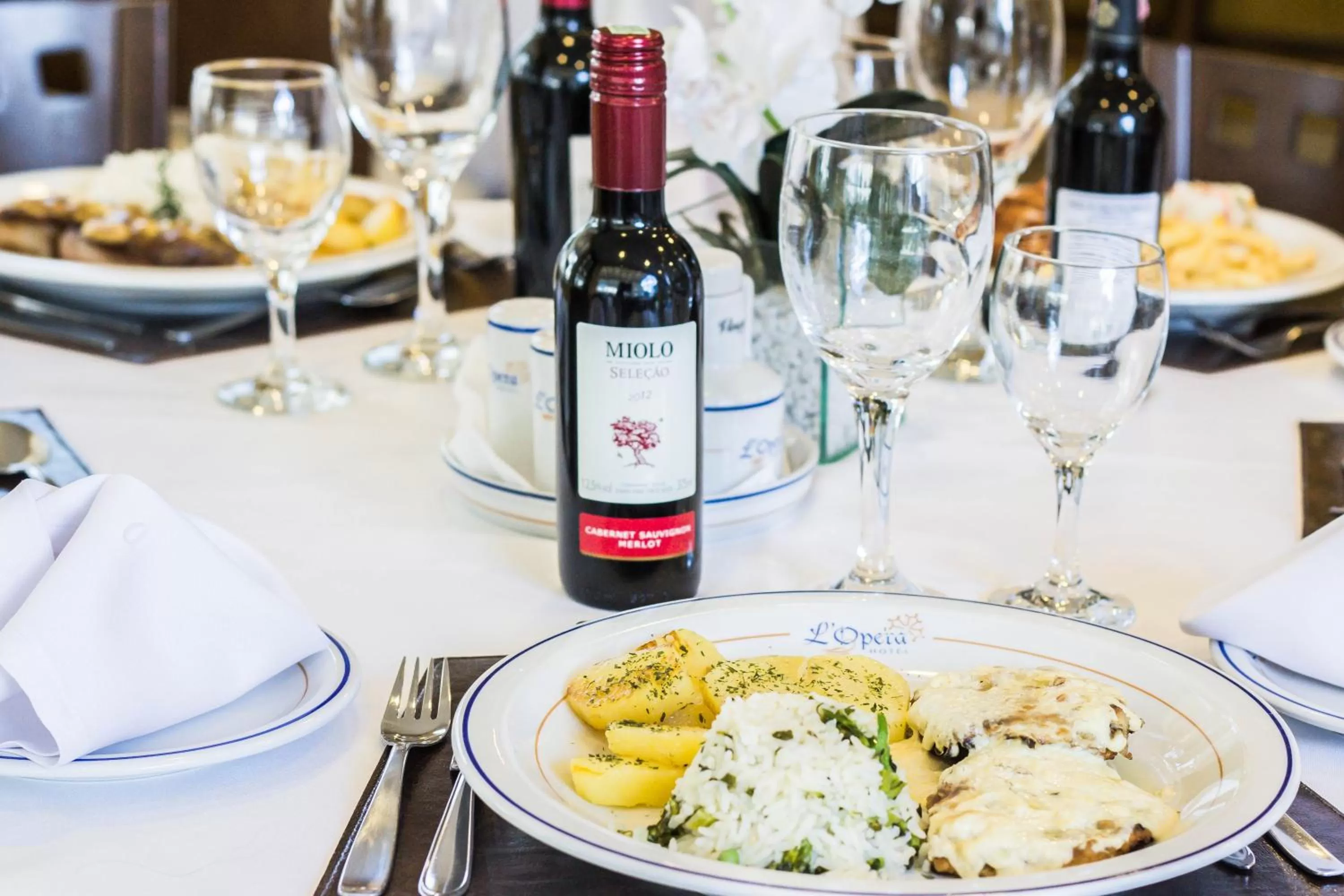 Restaurant/places to eat in L'Opera Hotel