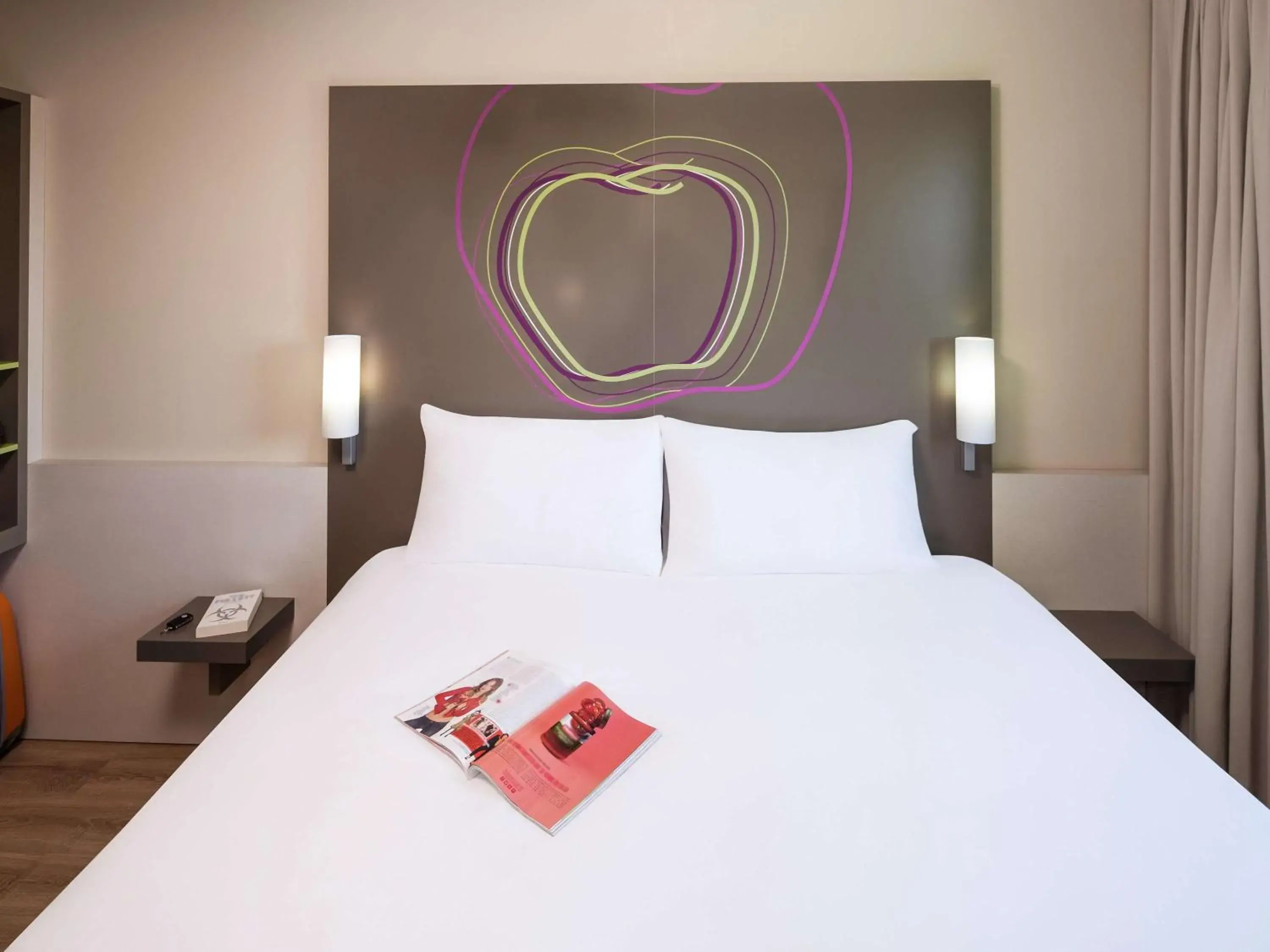 Photo of the whole room, Bed in ibis Styles Lleida Torrefarrera