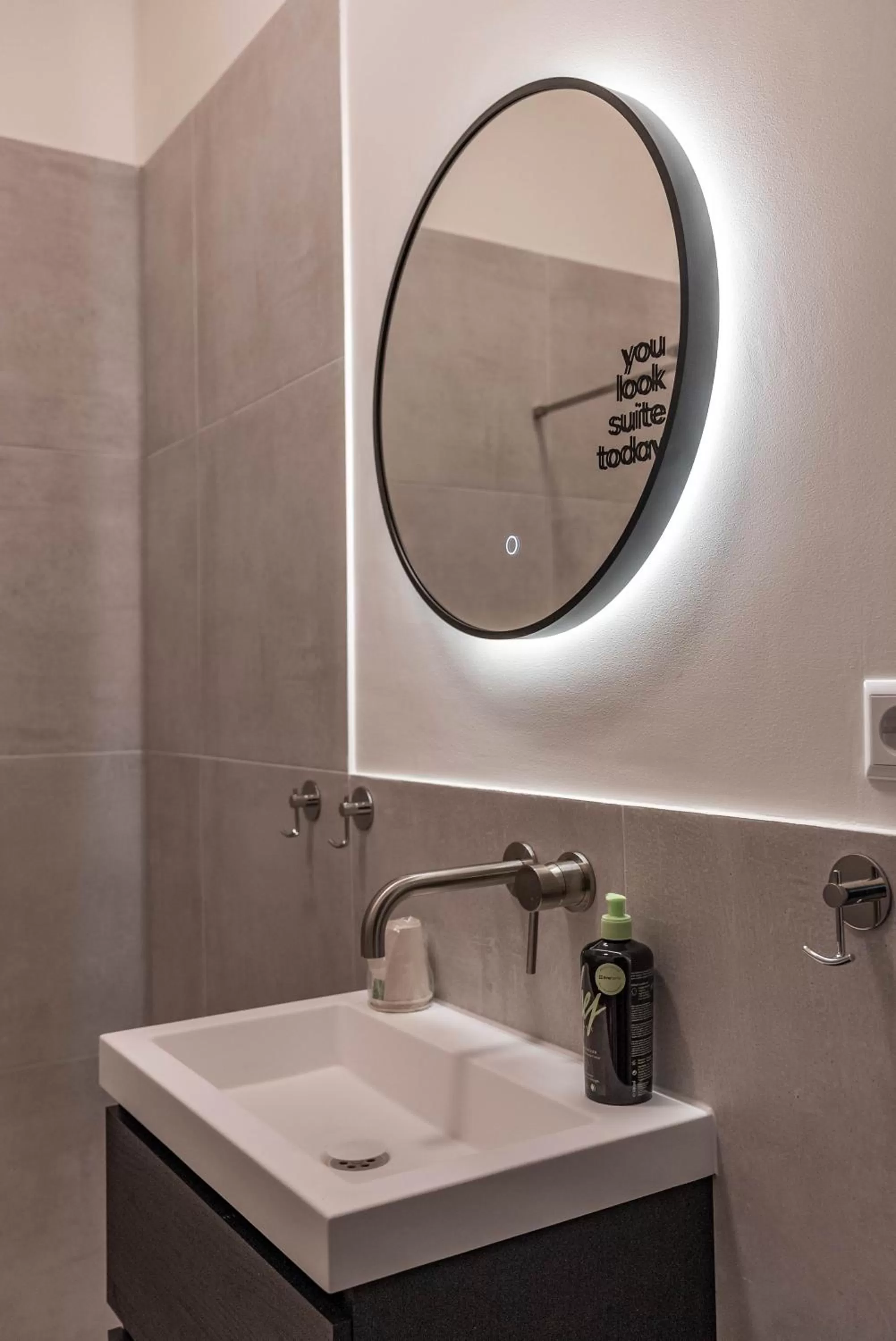 Bathroom in Limehome The Hague Keizerstraat