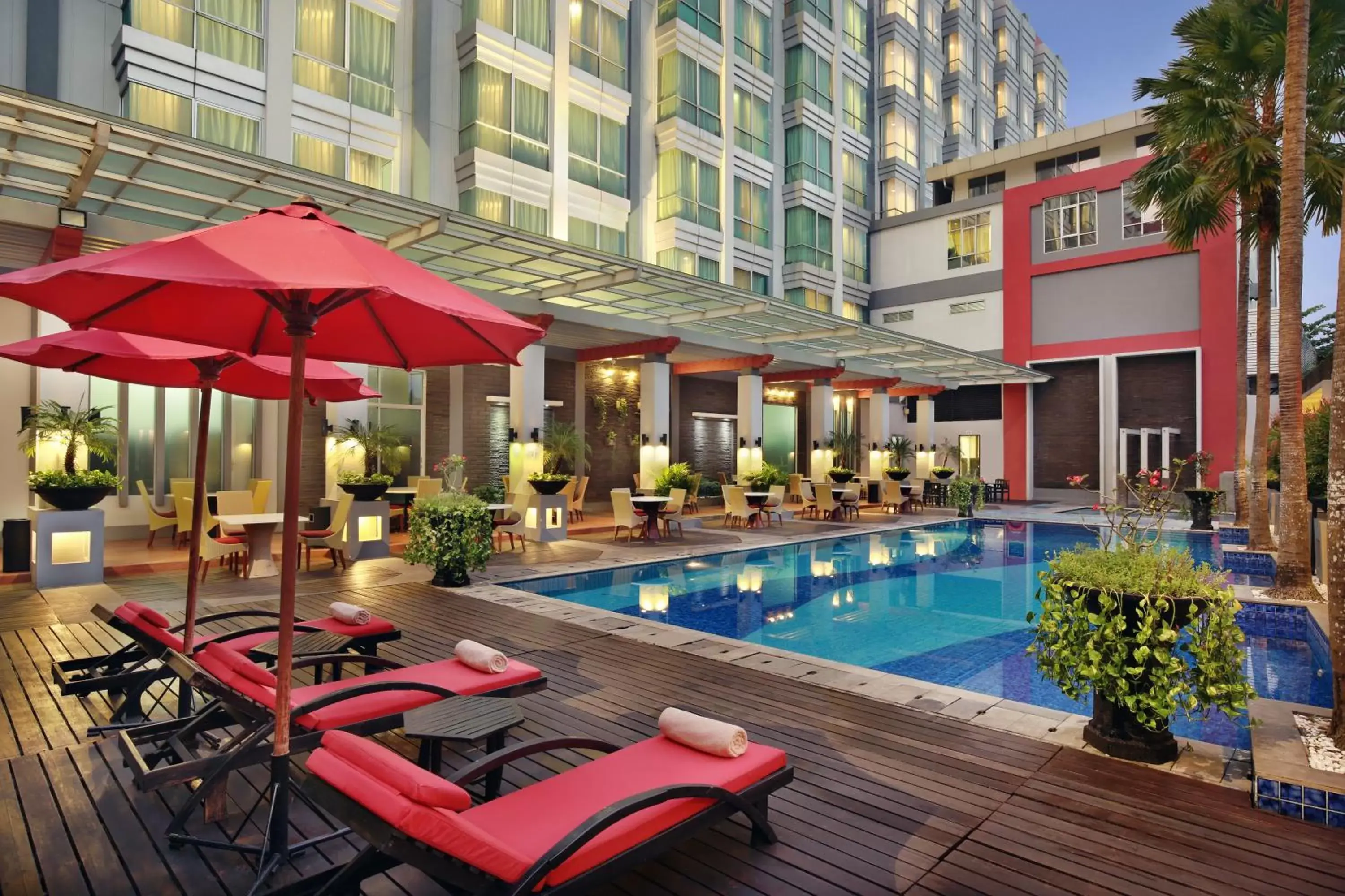 Swimming pool in Mercure Pontianak City Center Swimming pool in Mercure Pontianak City Center