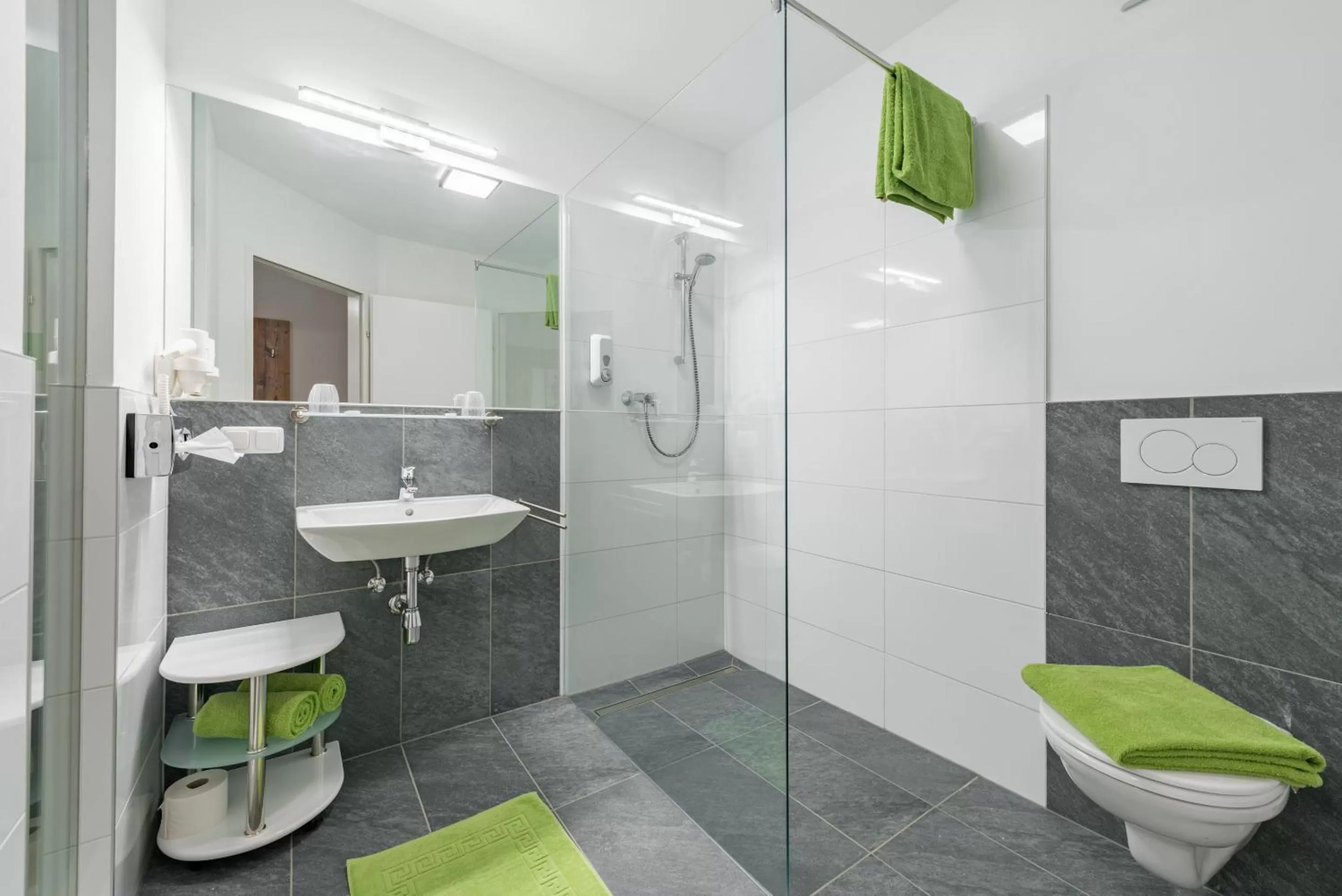 Shower in Hotel "City Rooms Wels"