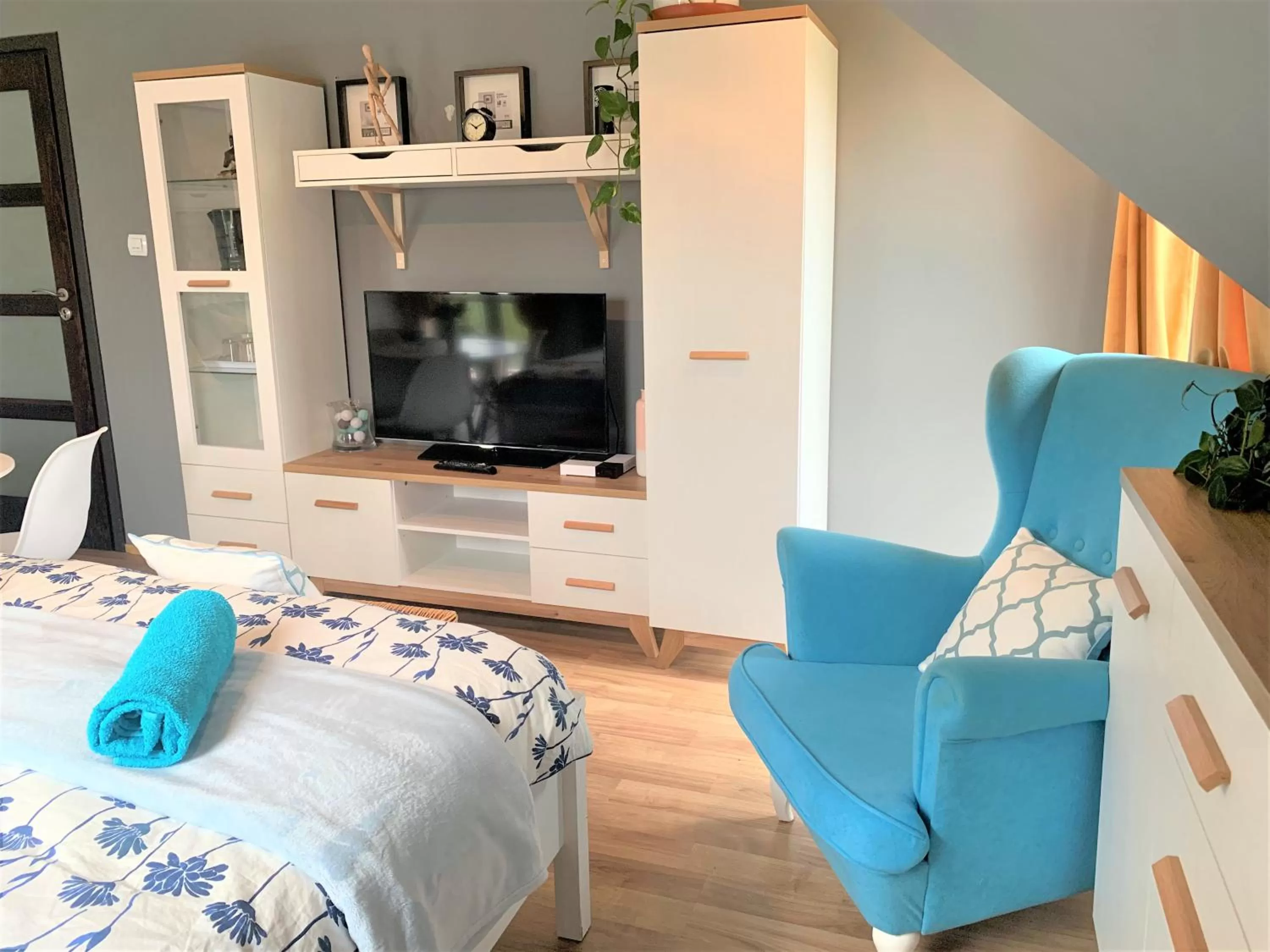 Photo of the whole room, TV/Entertainment Center in Pokoje Gościnne Magnolia Rooms