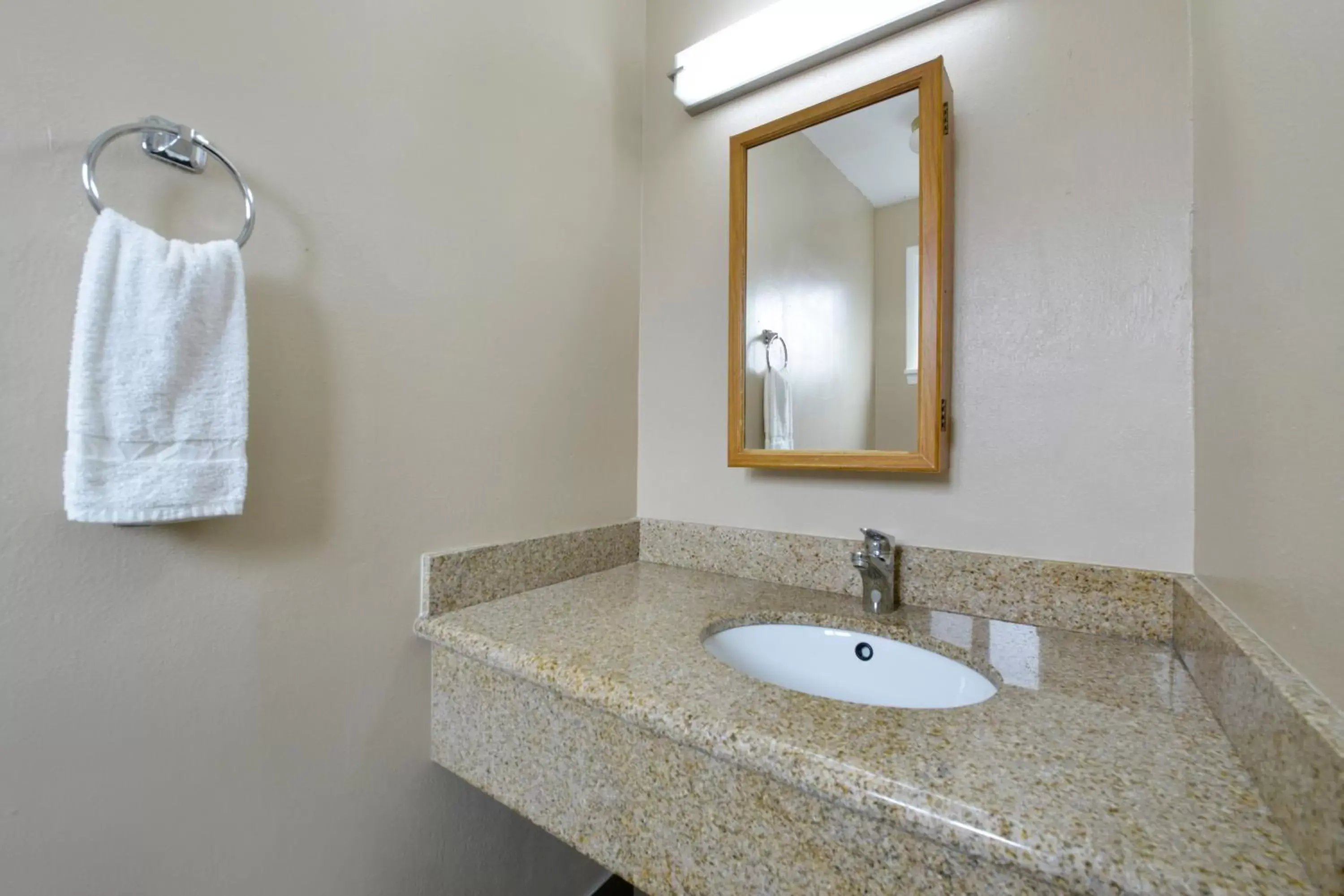 Bathroom in Pacific Shores Inn - Morro Bay