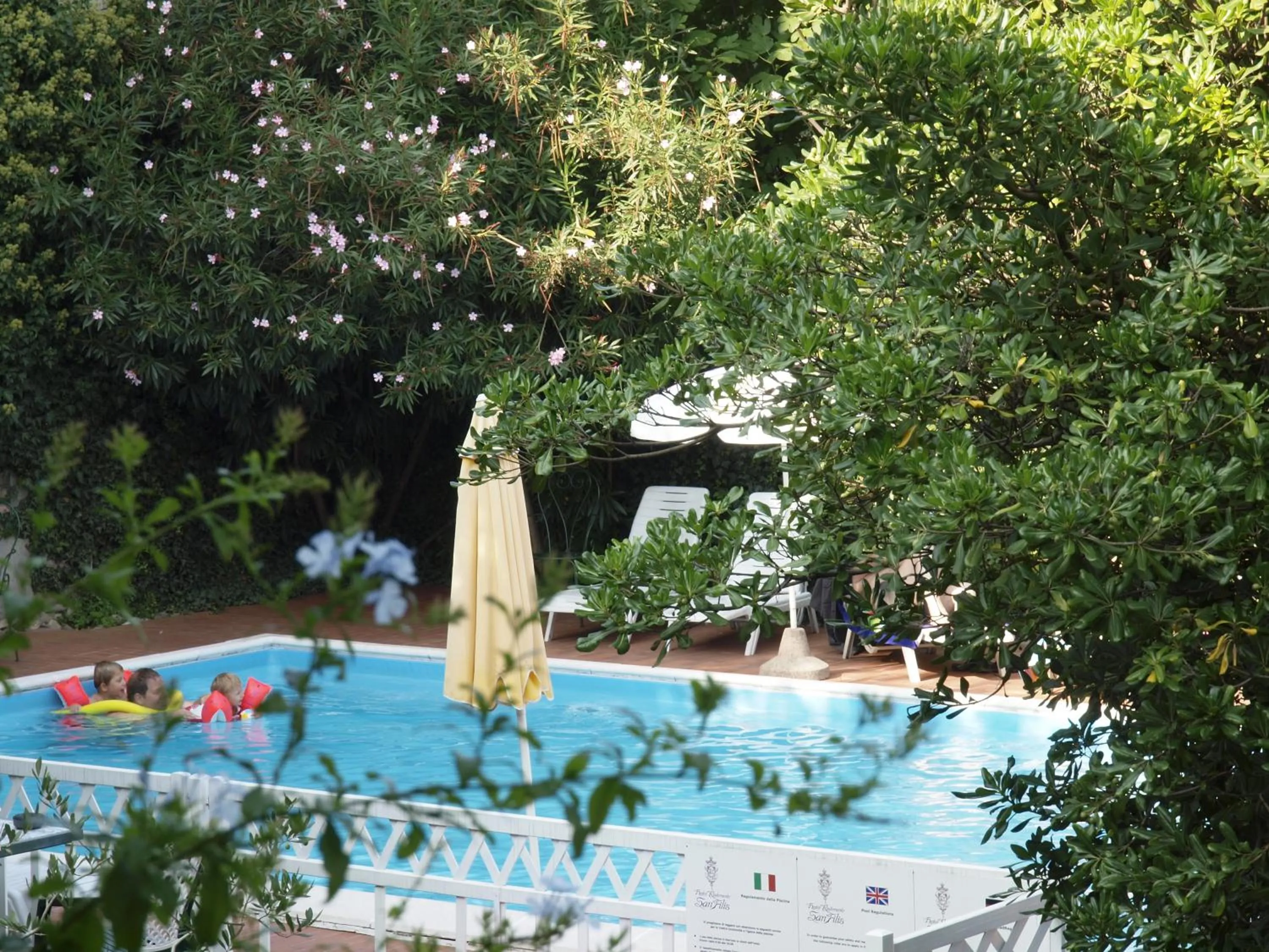 Swimming pool in Hotel San Filis