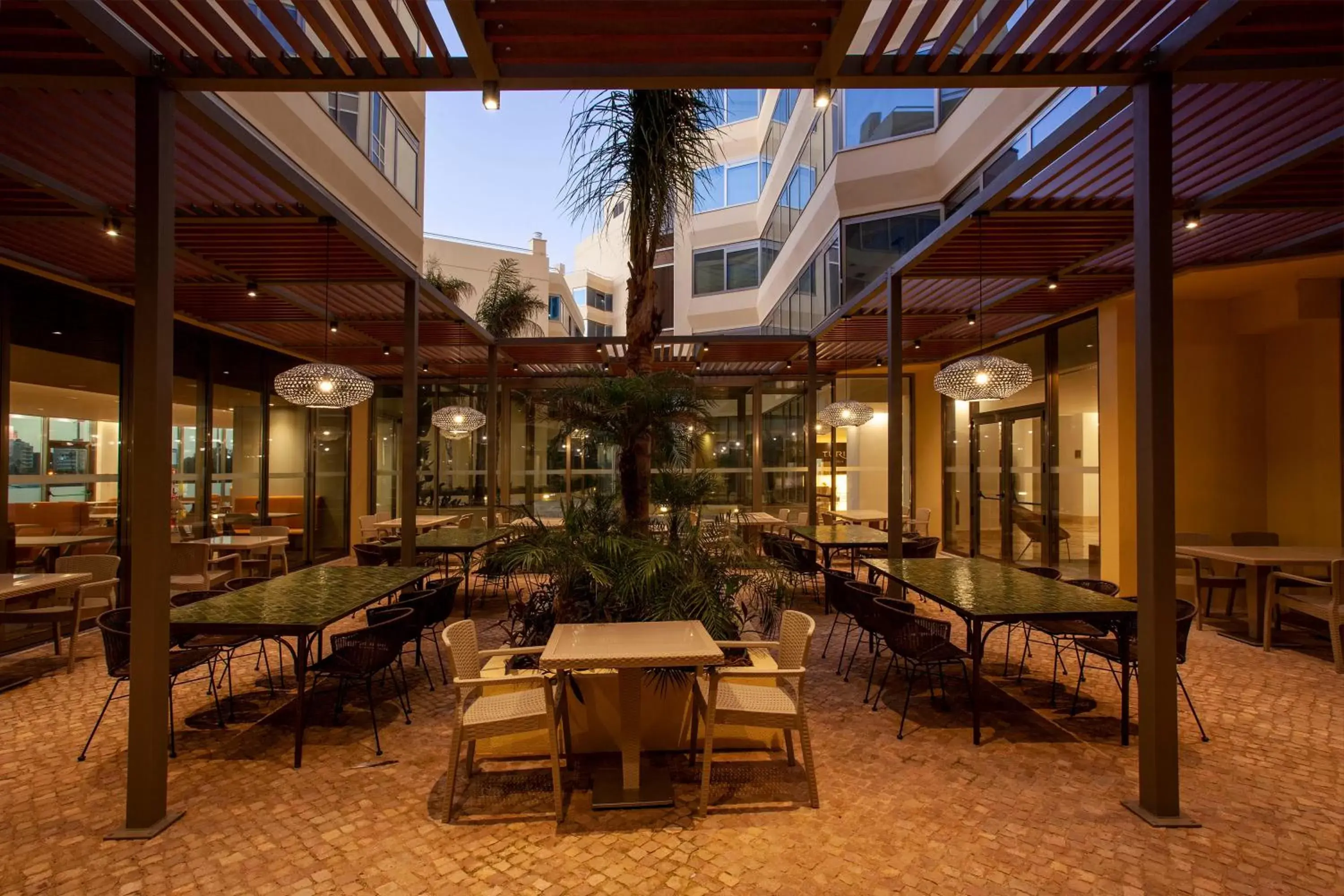 Restaurant/Places to Eat in TURIM Presidente Hotel