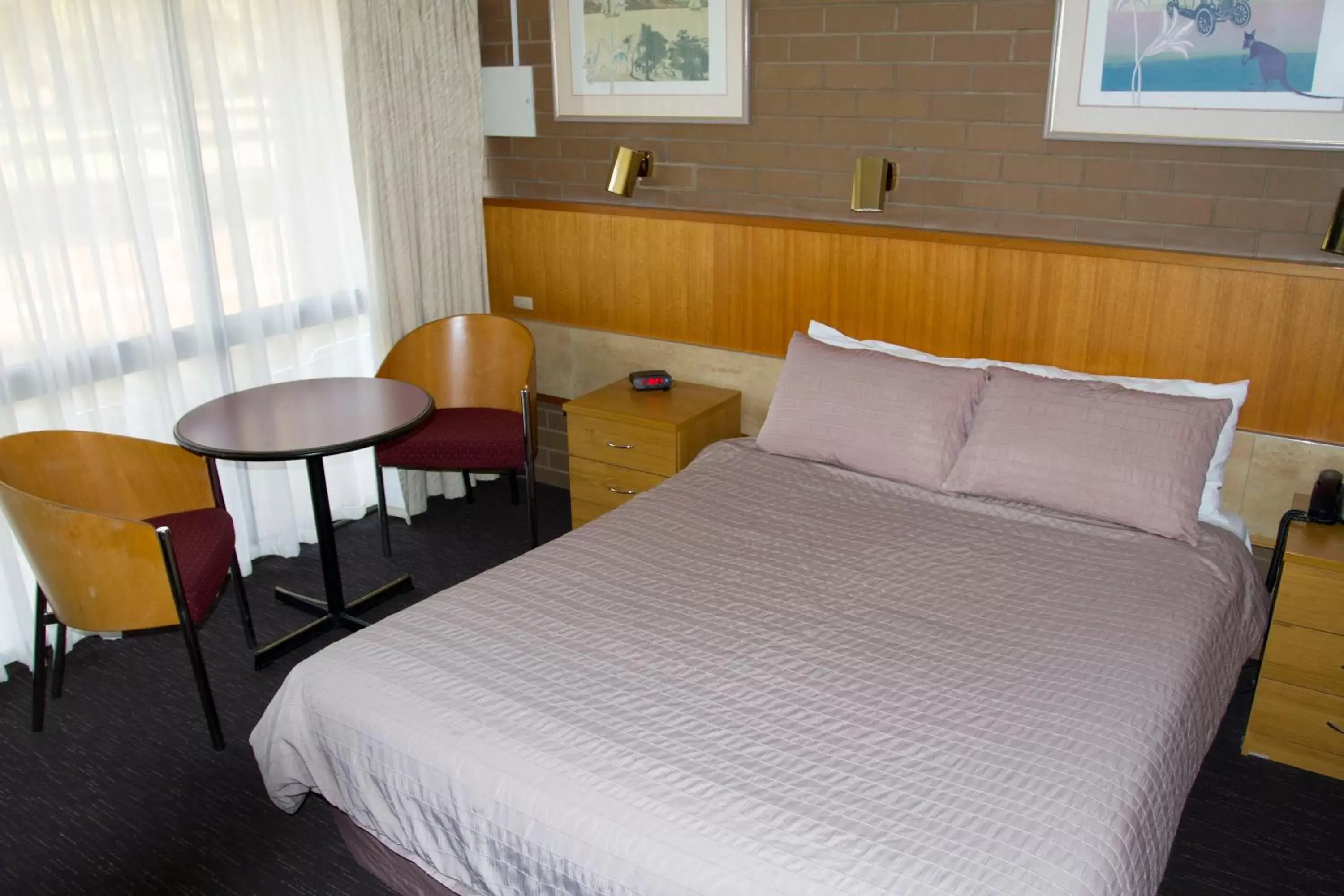 Bed in Mildura Motor Inn