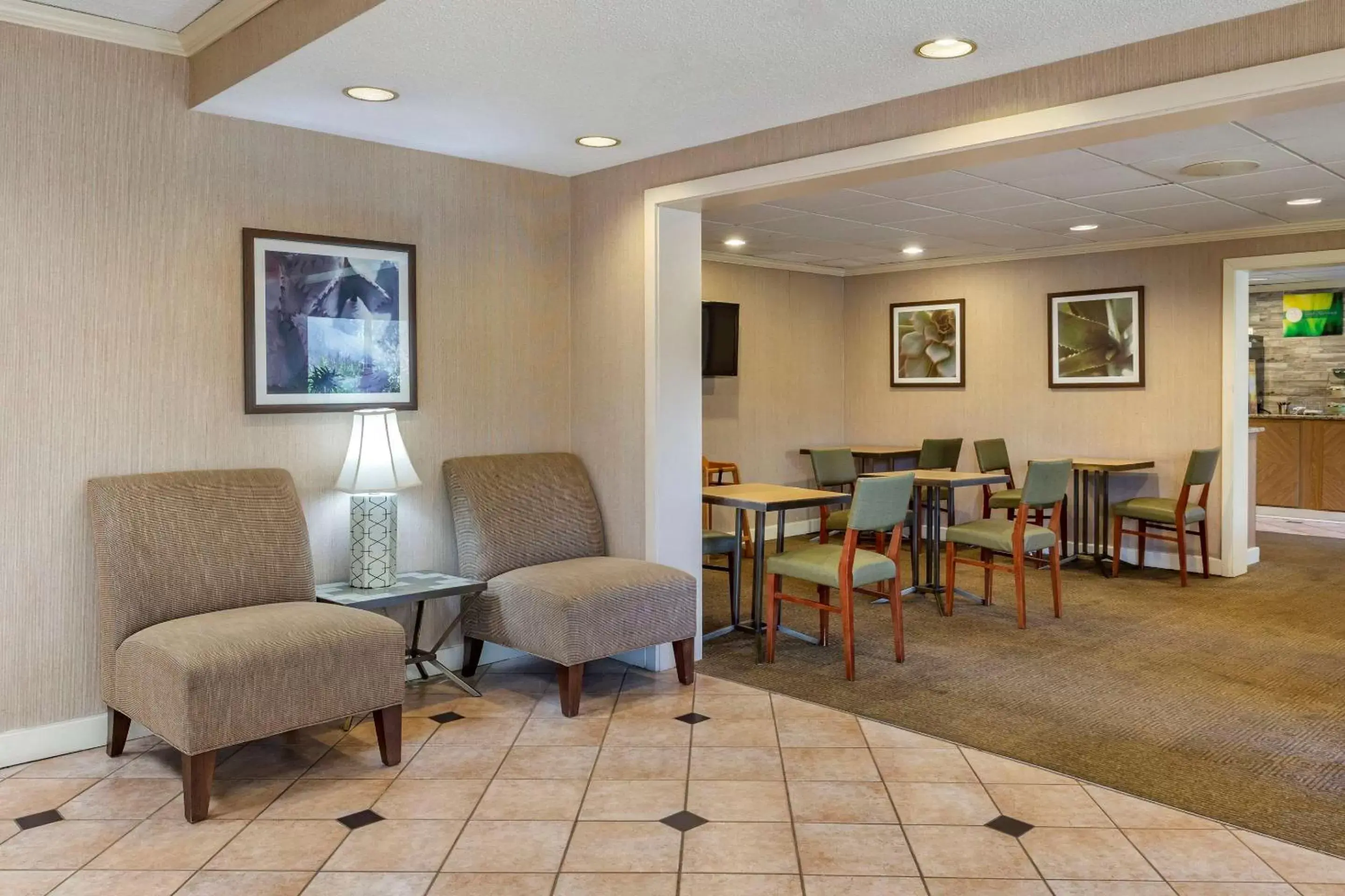 Lobby or reception, Seating Area in Quality Inn & Suites Raleigh Durham Airport