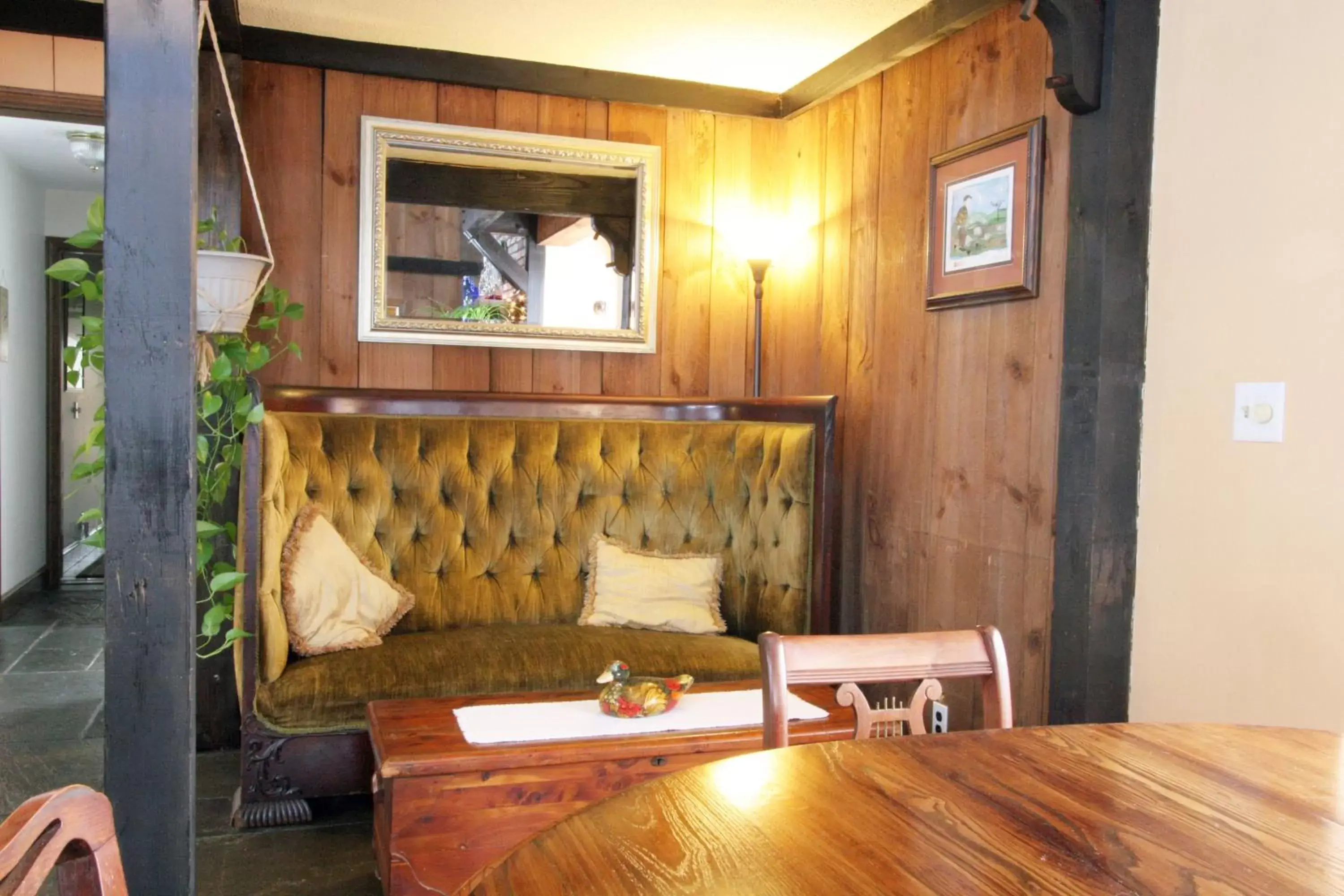 Lounge or bar, Seating Area in Old Saco Inn