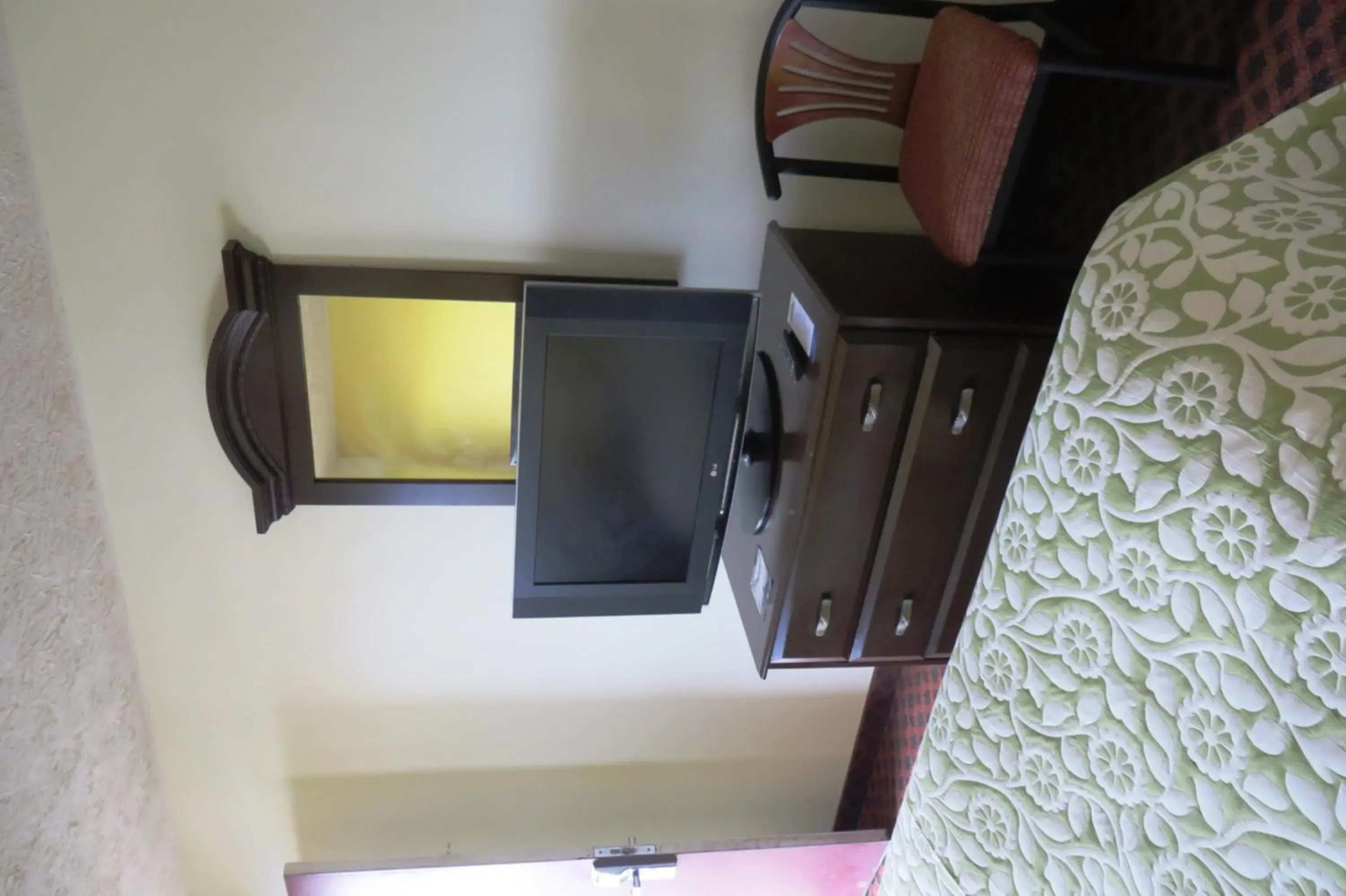 TV and multimedia, TV/Entertainment Center in Days Inn by Wyndham Plainfield