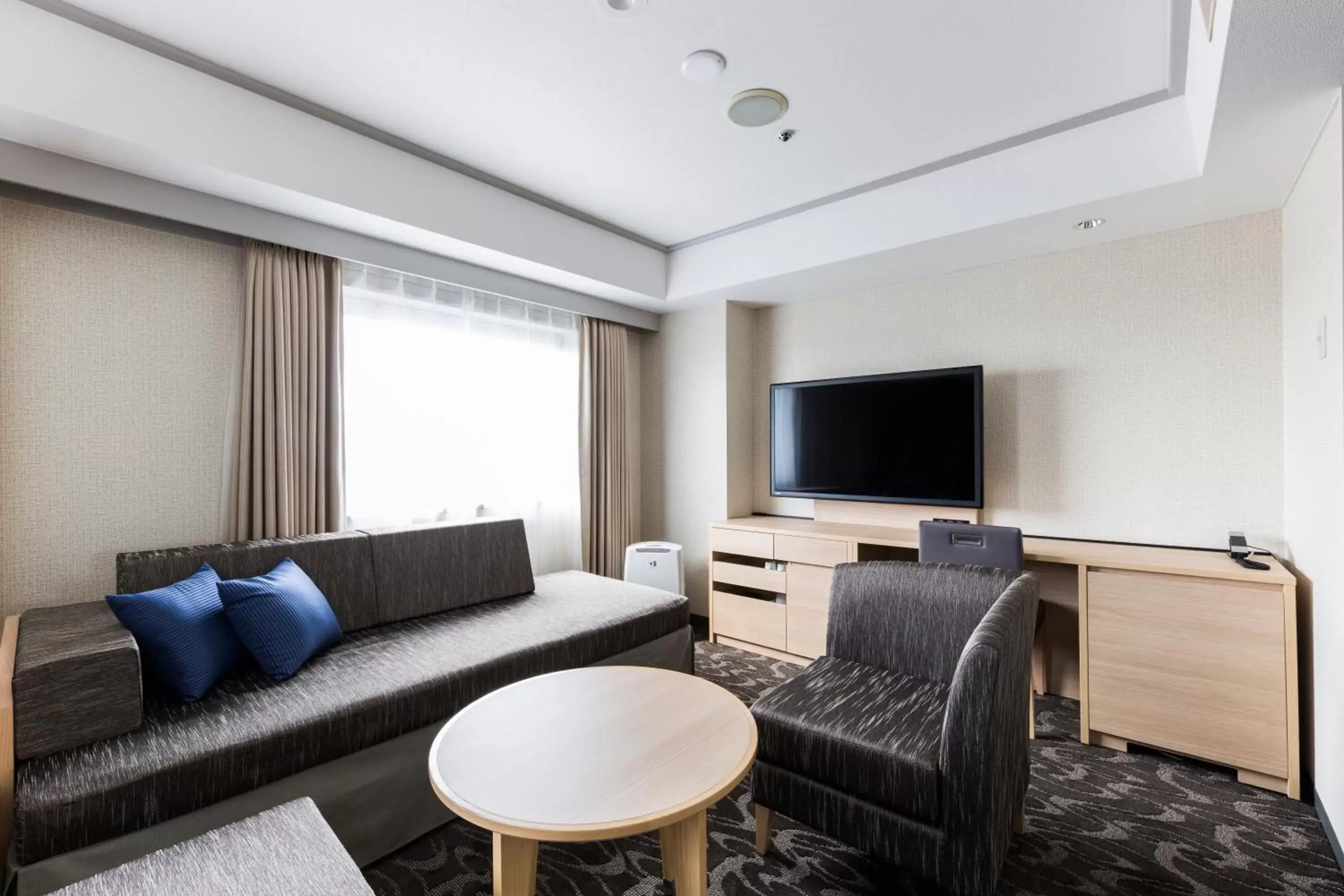 Living room, Seating Area in Shin Osaka Esaka Tokyu REI Hotel