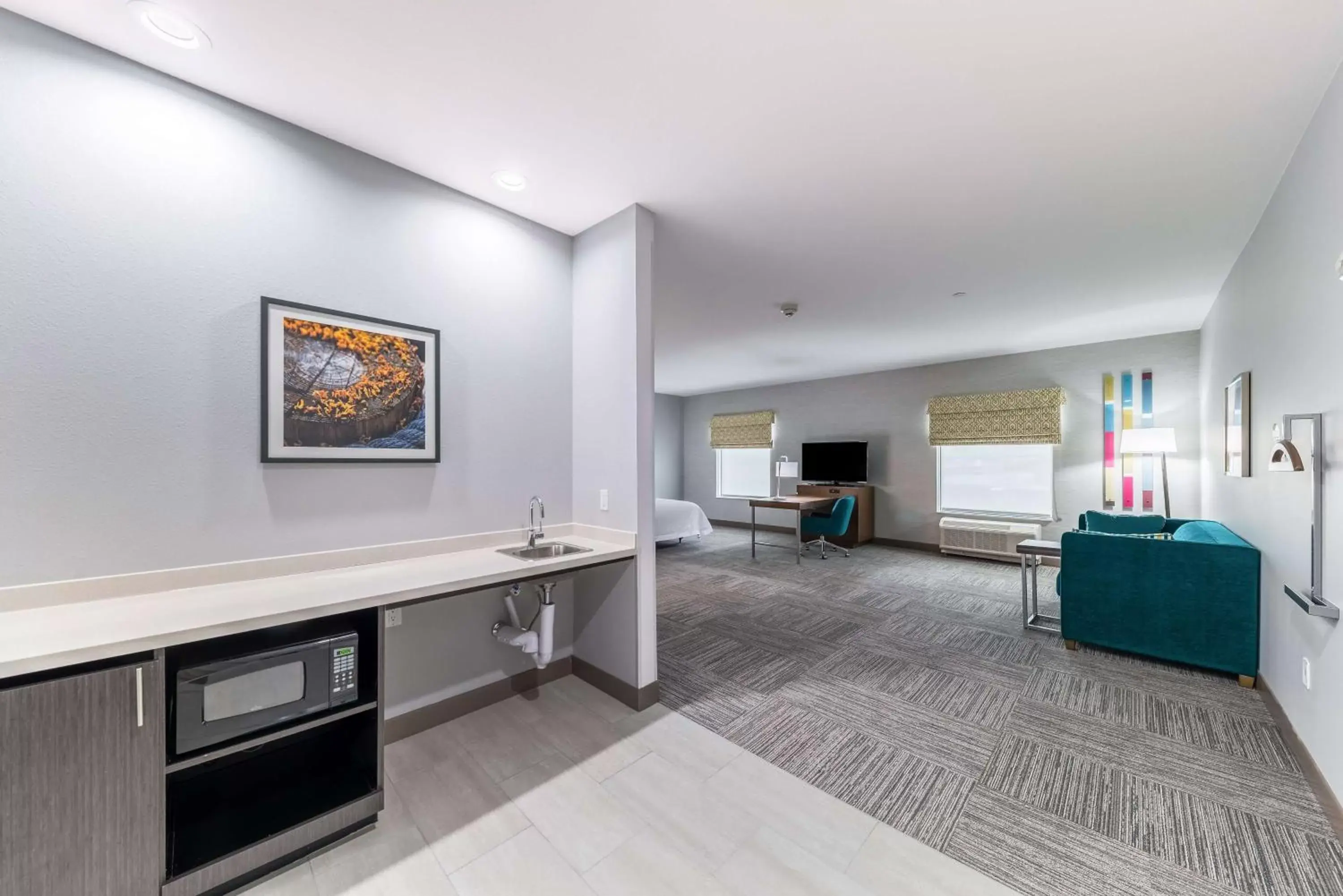 King Studio with Roll-In Shower - Mobility and Hearing Access/Non-Smoking in Hampton Inn & Suites Pryor, Ok King Studio with Roll-In Shower - Mobility and Hearing Access/Non-Smoking in Hampton Inn & Suites Pryor, Ok