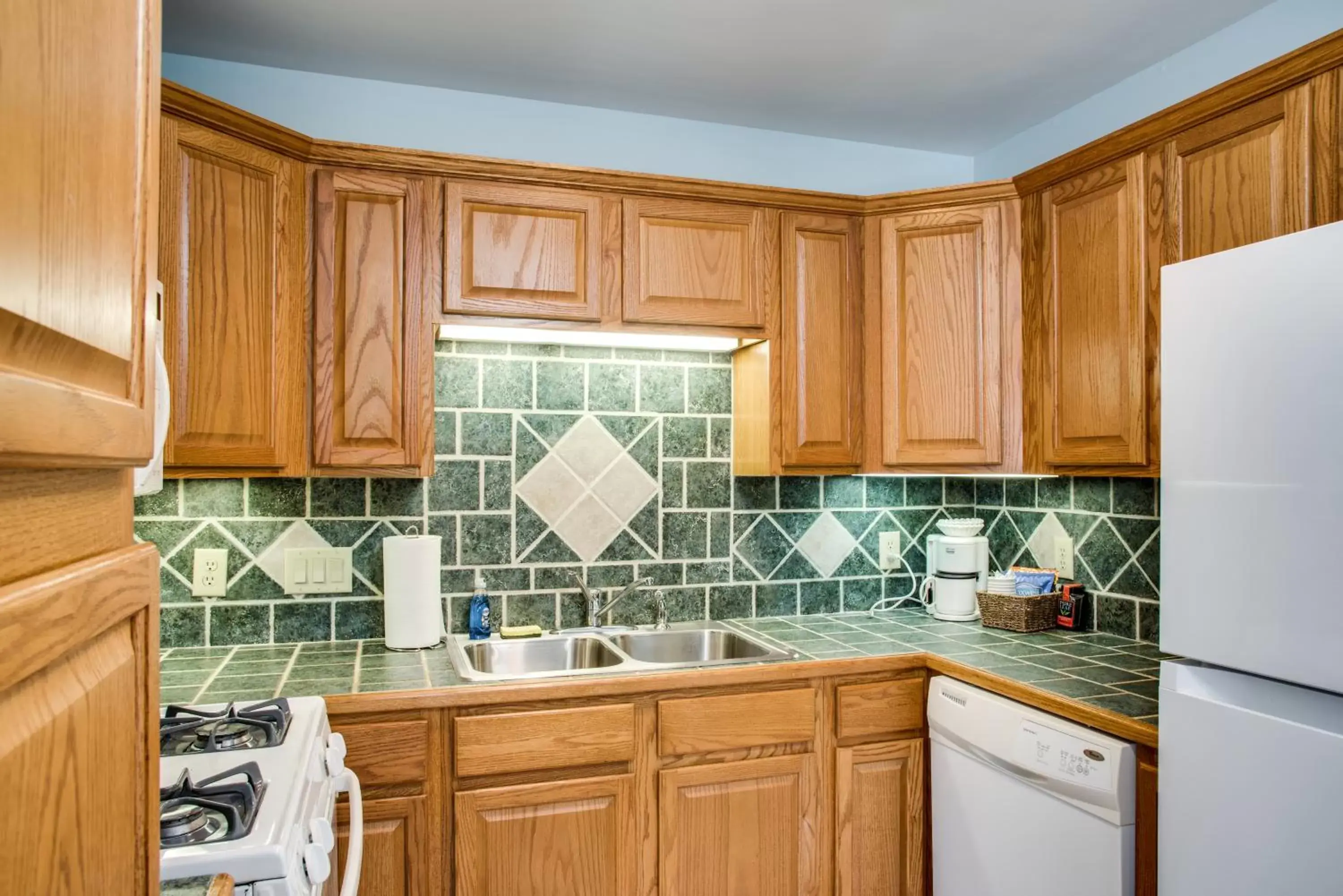 Kitchen/Kitchenette in Boxwood Lodge Blowing Rock near Boone-University