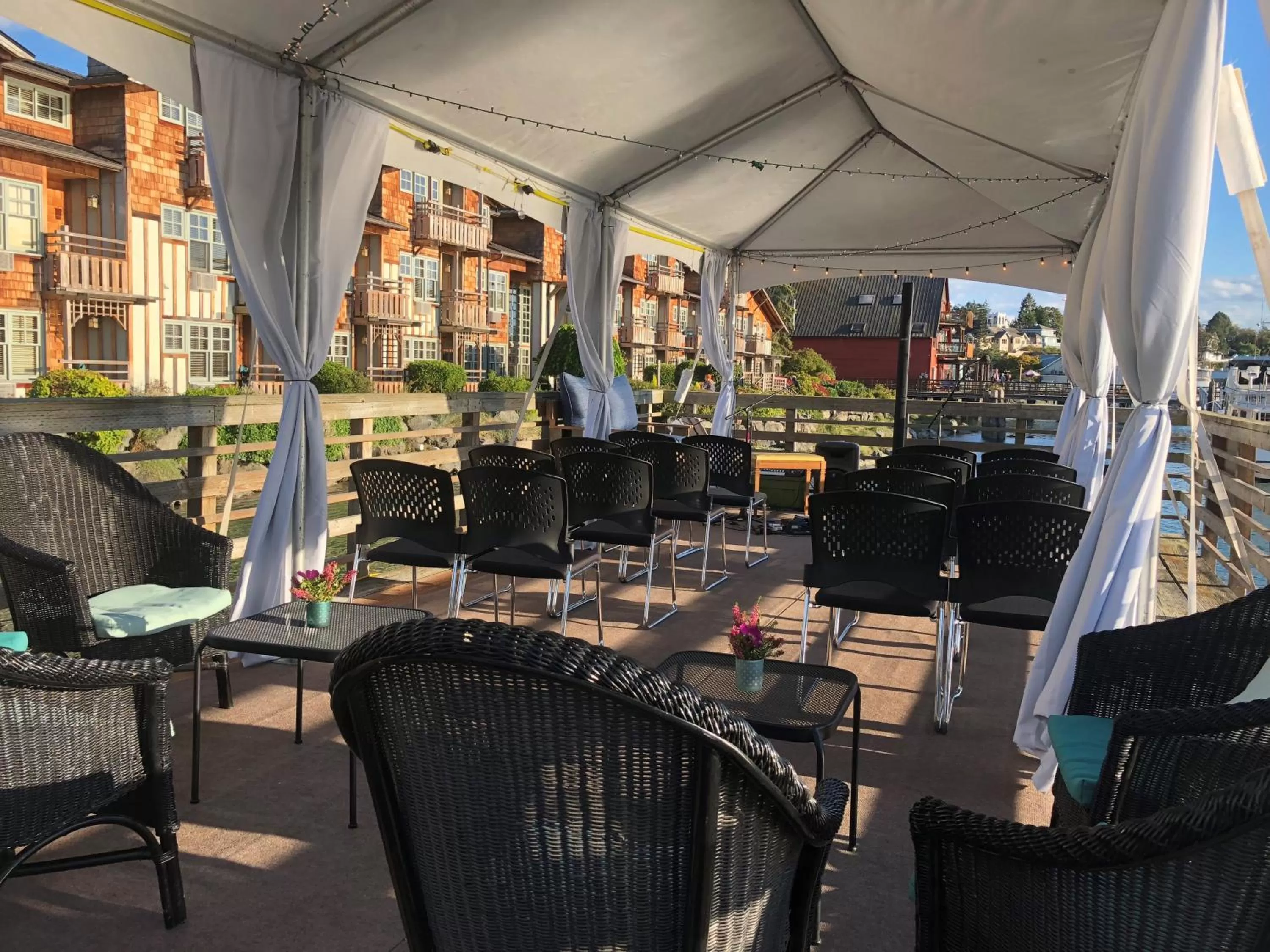 Property building in La Conner Channel Lodge