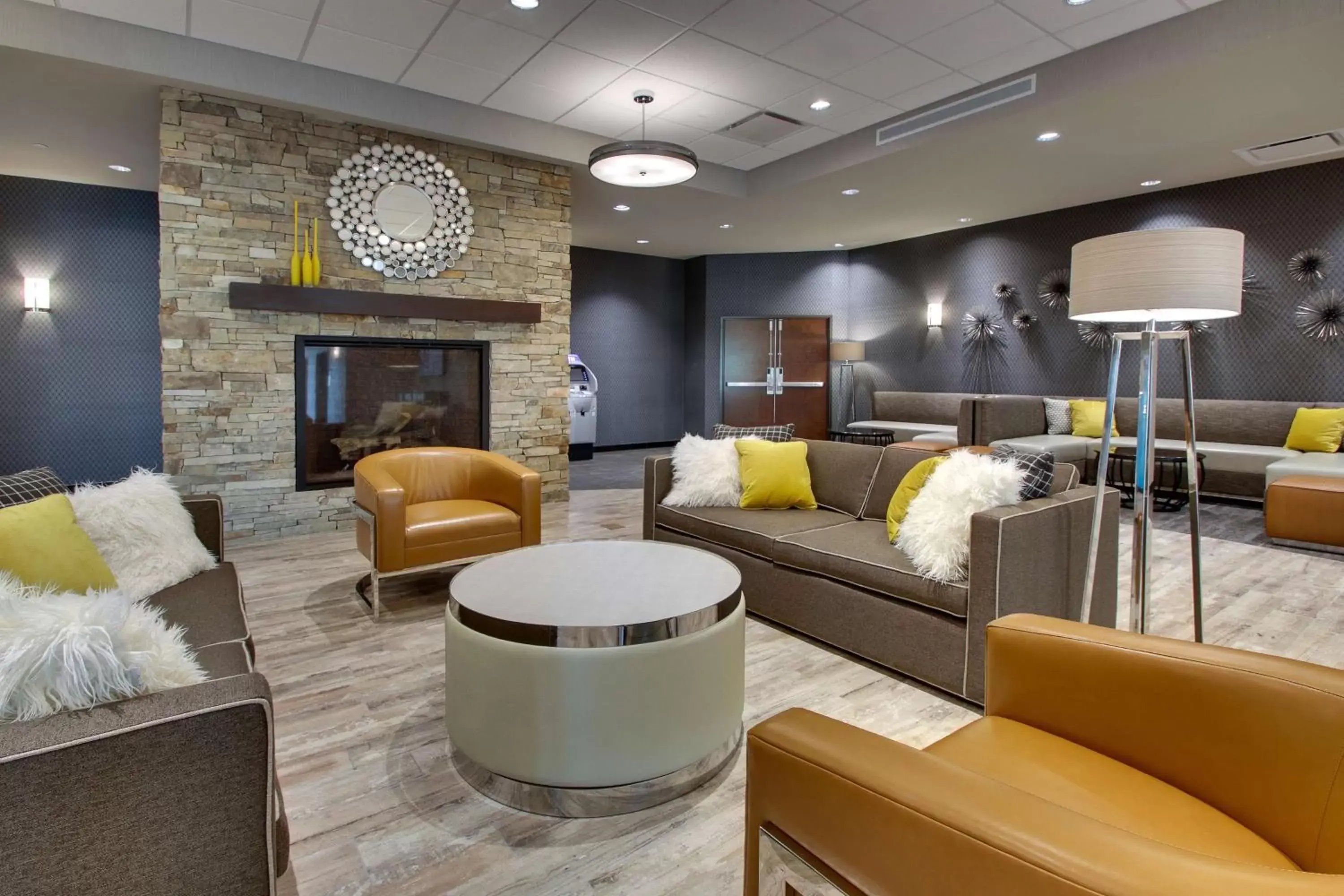 Lobby or reception, Lounge/Bar in Drury Plaza Hotel Cape Girardeau Conference Center