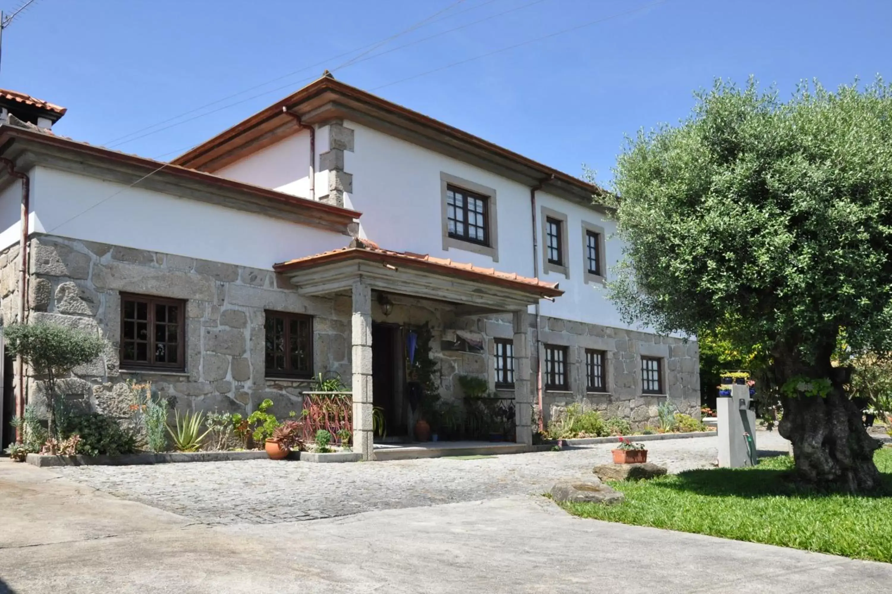 Property Building in Quintinha d´Avó