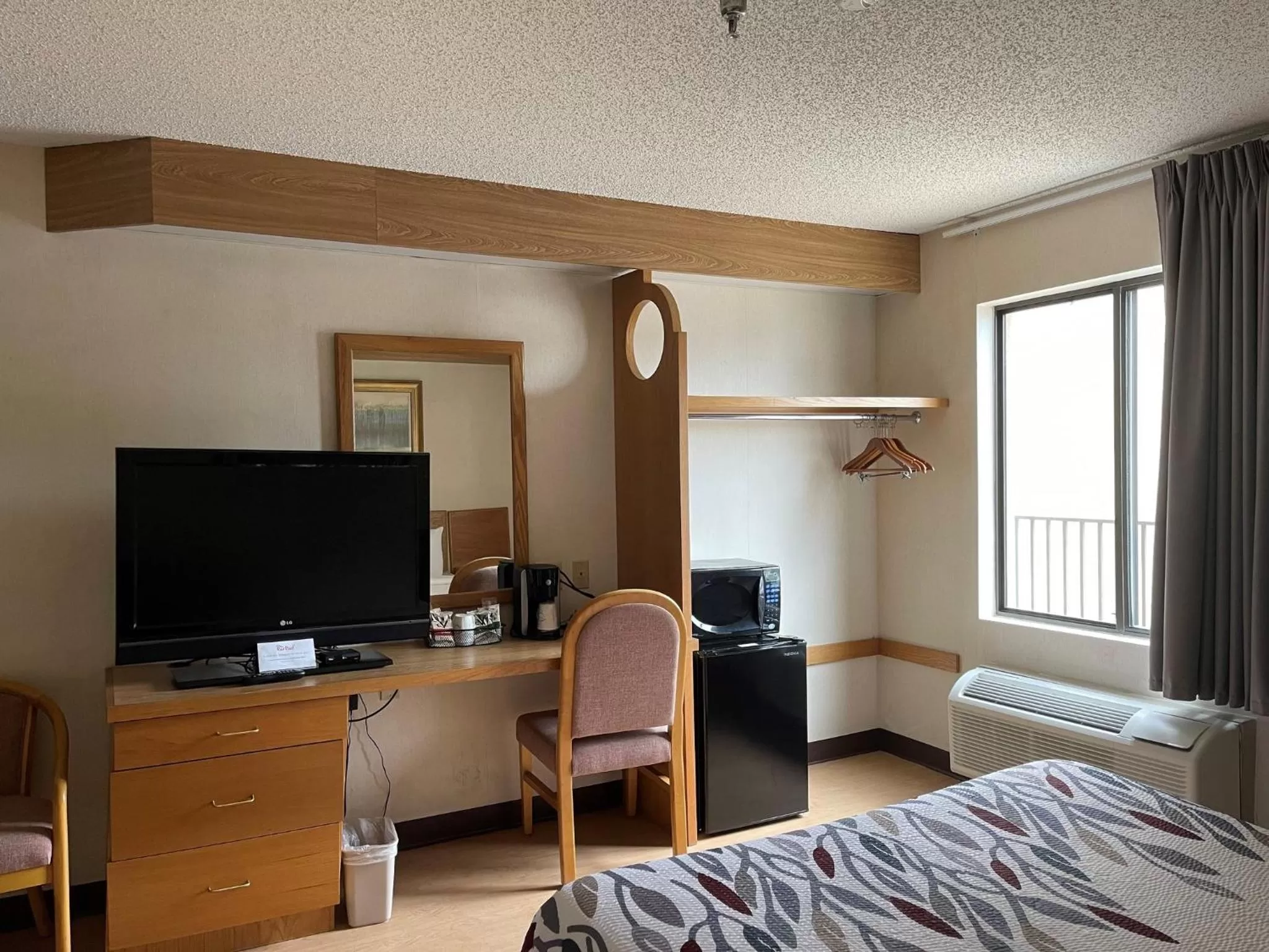 Bedroom, Bed in Red Roof Inn Branson
